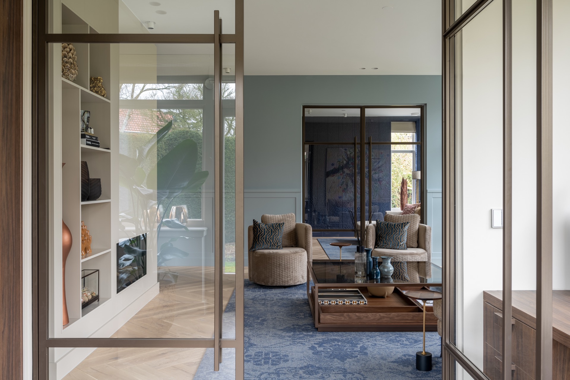 porta pivot in acciaio con divisione del vetro in 3: porte pivot con vetro a 3 pannelli tra ambienti, telai in bronzo opaco, Luxury, Design, Exclusive, Modern, Custom Made, Special, Beautiful