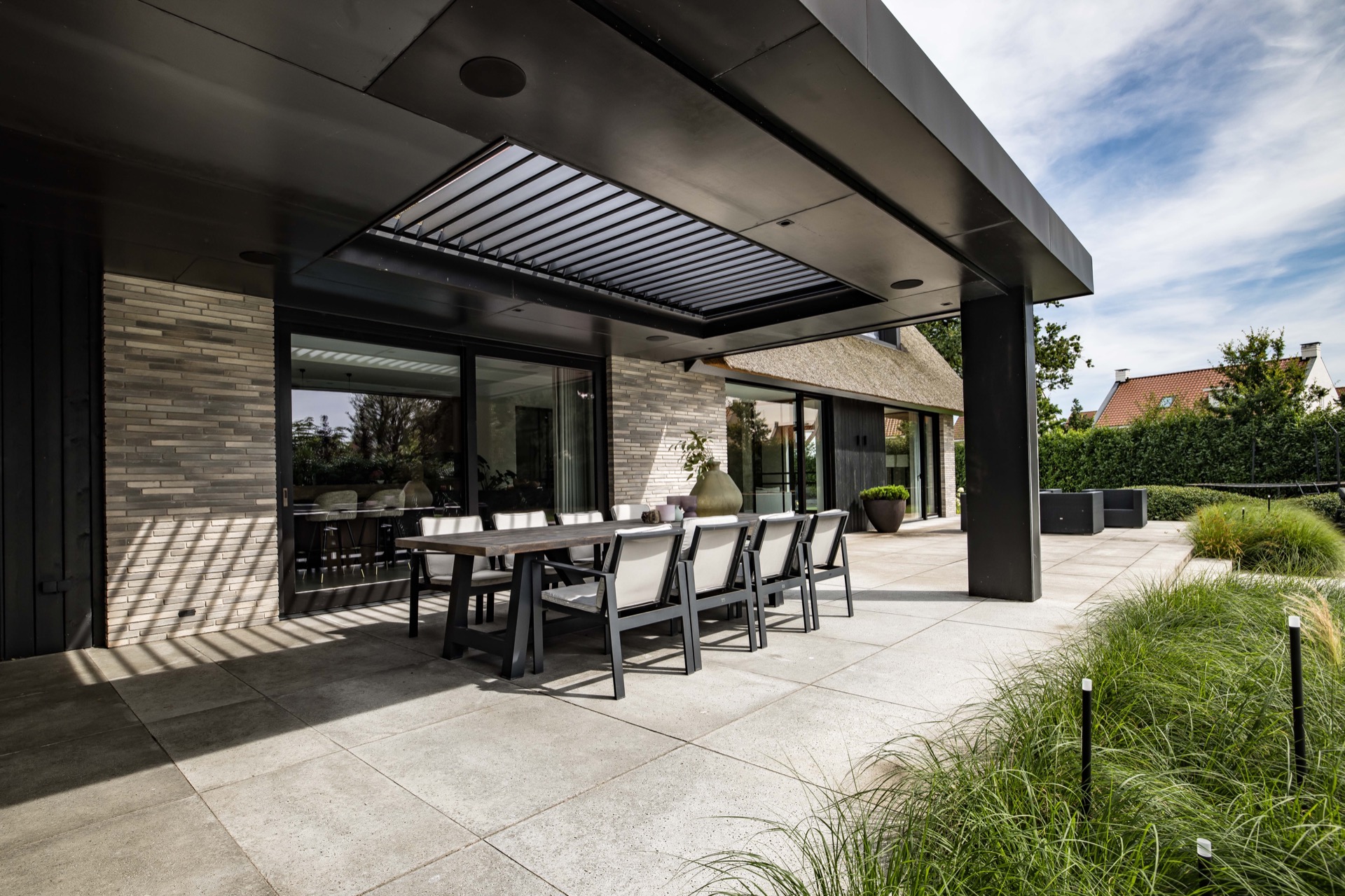 tetto a lamelle per tettoia: tettoia moderna con tetto a lamelle e ampie aperture in vetro, Luxury, Design, Exclusive, Modern, Custom Made, Special, Beautiful