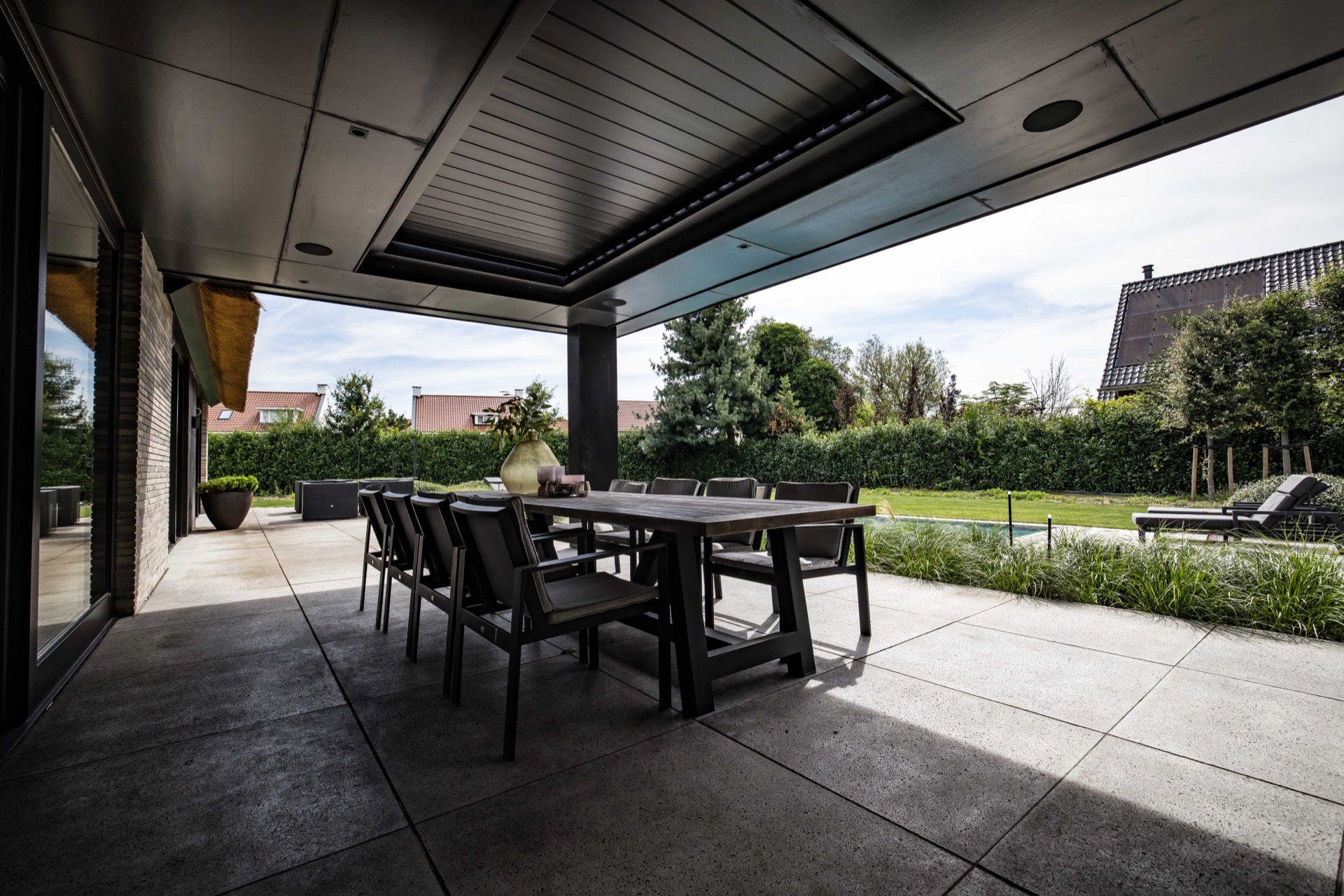 tetto a lamelle per tettoia: tettoia con tetto a lamelle e facciata in vetro sopra un terrazzo moderno, Luxury, Design, Exclusive, Modern, Custom Made, Special, Beautiful