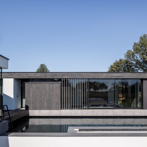 Opvallende villabouw met een bijzondere gevel