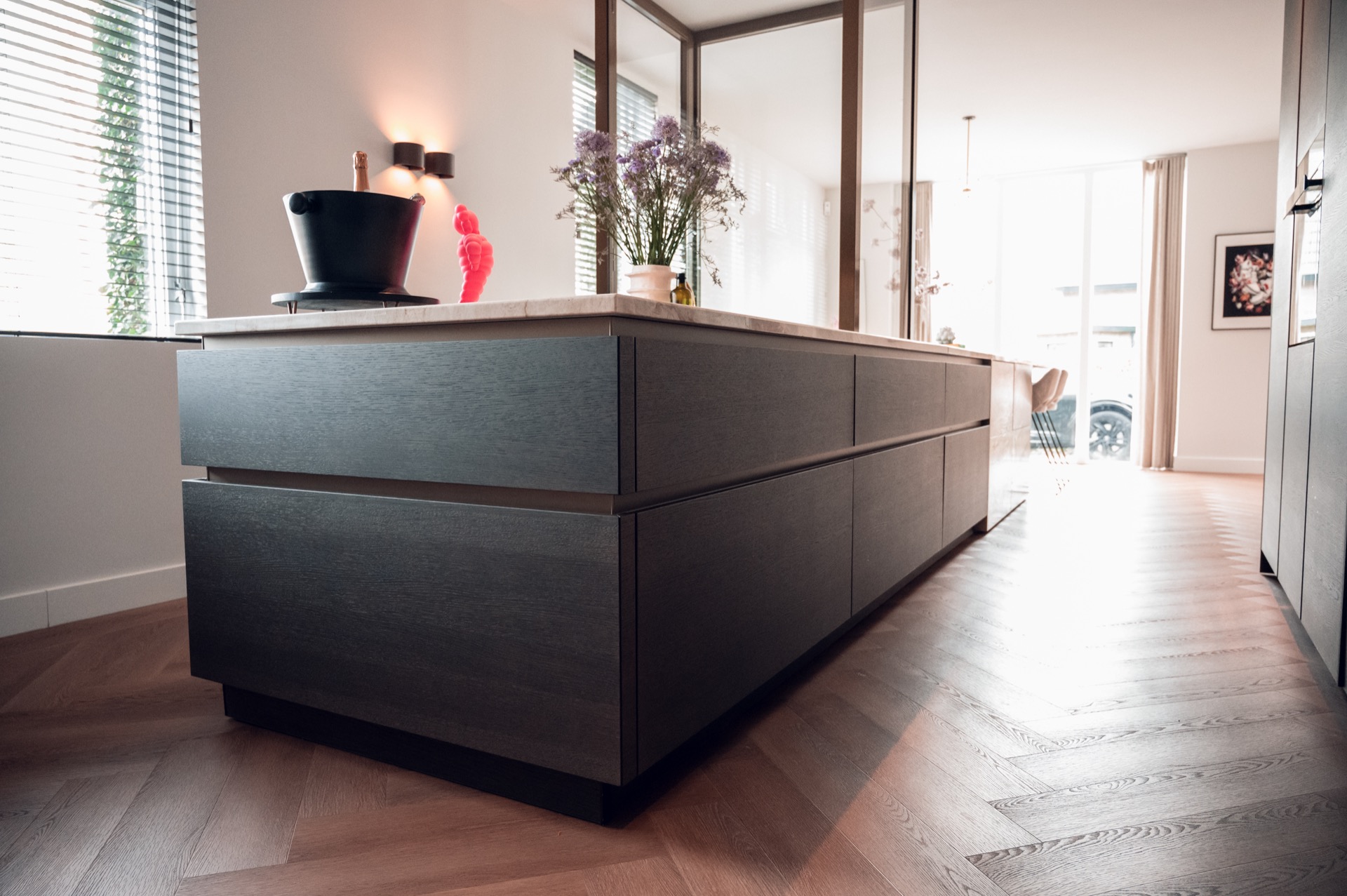 kitchen island with glass display and optical zoning: modern kitchen with dark cabinets, stone-look countertop and glass, Luxury, Design, Exclusive, Modern, Custom Made, Special, Beautiful