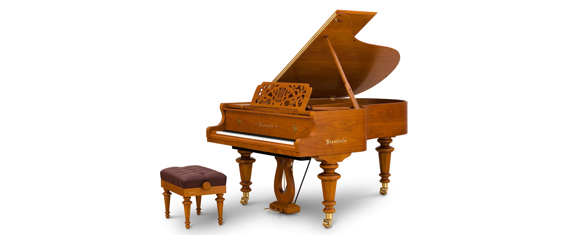 interno pianoforte: coda marrone con coperchio aperto e pannello decorativo traforato, con sgabello su sfondo bianco, Luxury, Design, Exclusive, Modern, Custom Made, Special, Beautiful