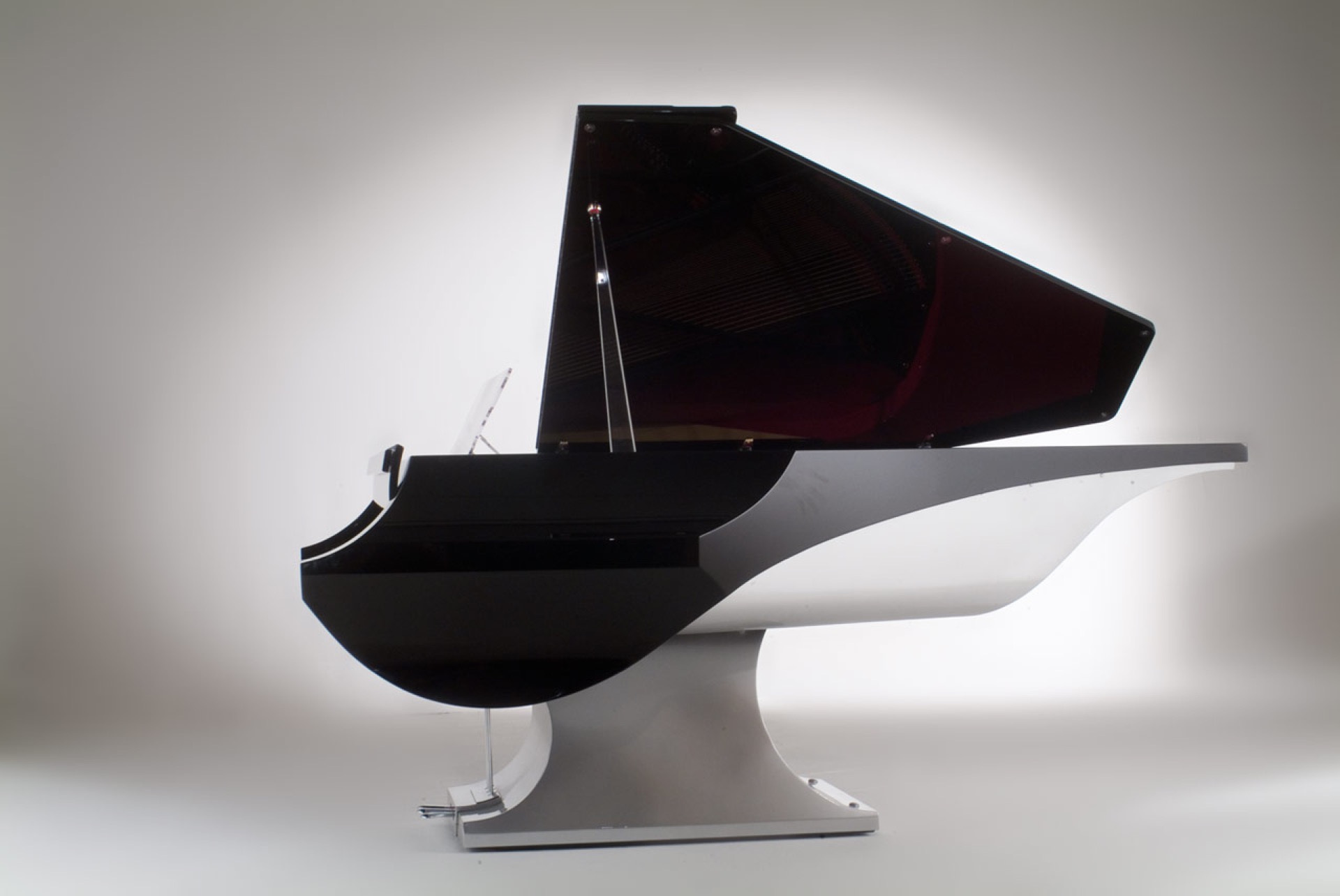 interior de gran piano: vista lateral de un gran piano oscuro con la tapa abierta en estudio, Luxury, Design, Exclusive, Modern, Custom Made, Special, Beautiful