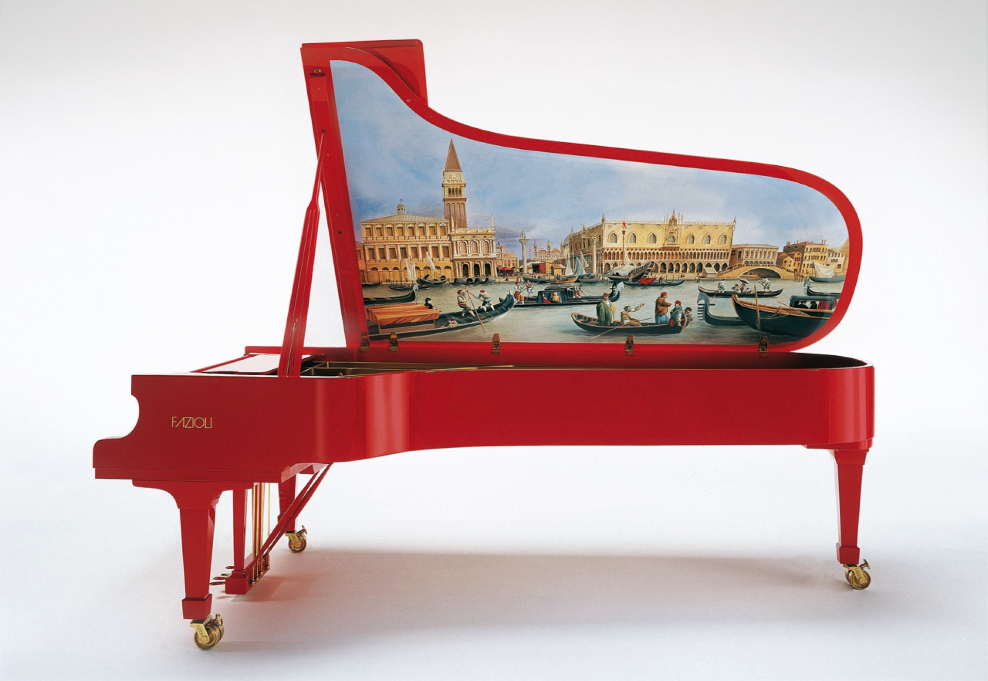 interno pianoforte a coda: pianoforte a coda rosso in studio con coperchio aperto e pannello decorativo sul coperchio, Luxury, Design, Exclusive, Modern, Custom Made, Special, Beautiful