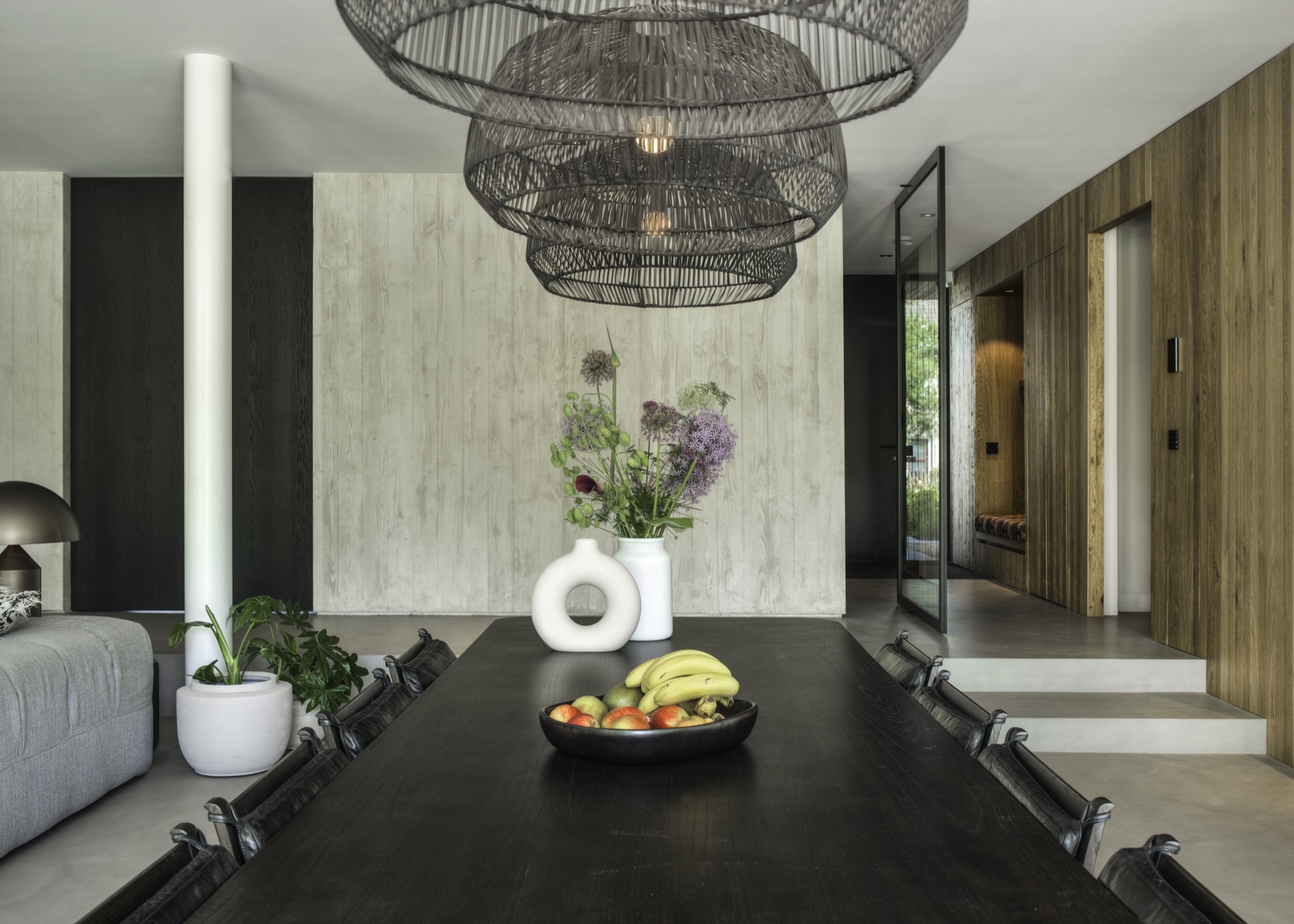 porta pivot effetto acciaio in vetro: porta taats effetto acciaio con vetro e cornice scura con vista sul terrazzo dalla, Luxury, Design, Exclusive, Modern, Custom Made, Special, Beautiful