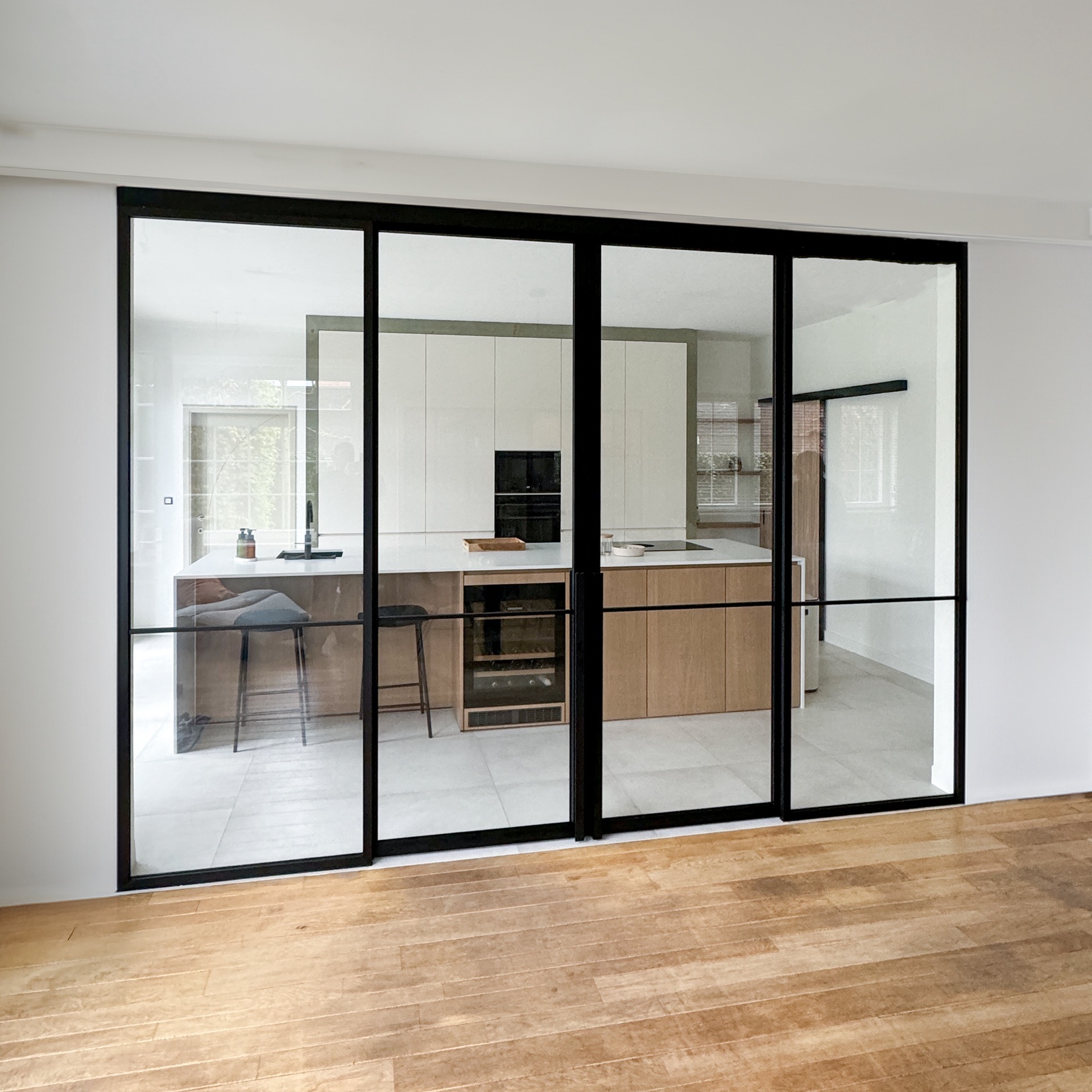 porta scorrevole steel look: parete finestra steel look con profili neri e vista sul giardino, Luxury, Design, Exclusive, Modern, Custom Made, Special, Beautiful