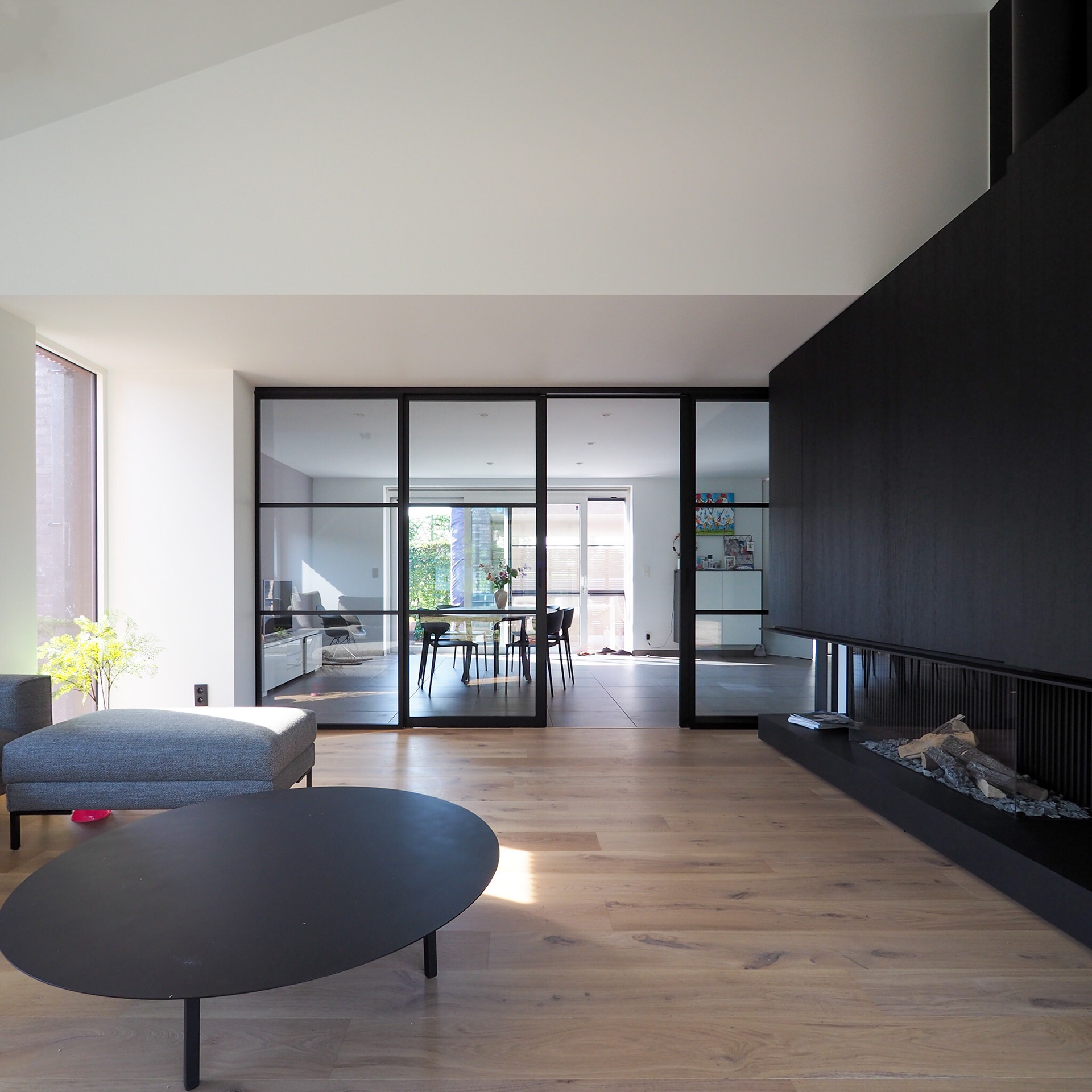 porta scorrevole steel look: parete scorrevole steel look con pannelli in vetro e vista sulla cucina, Luxury, Design, Exclusive, Modern, Custom Made, Special, Beautiful