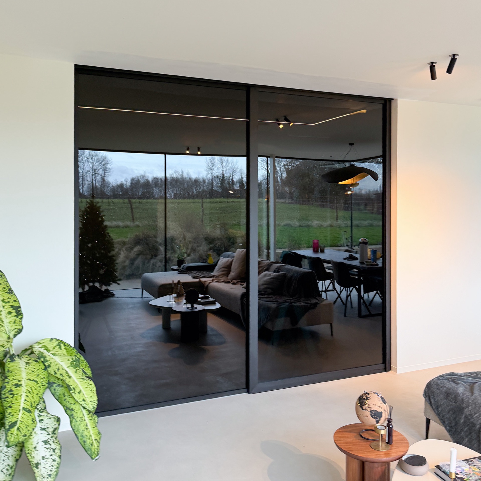 porta scorrevole steel look: parete porta in vetro steel look con profili neri e vista sulla scala, Luxury, Design, Exclusive, Modern, Custom Made, Special, Beautiful