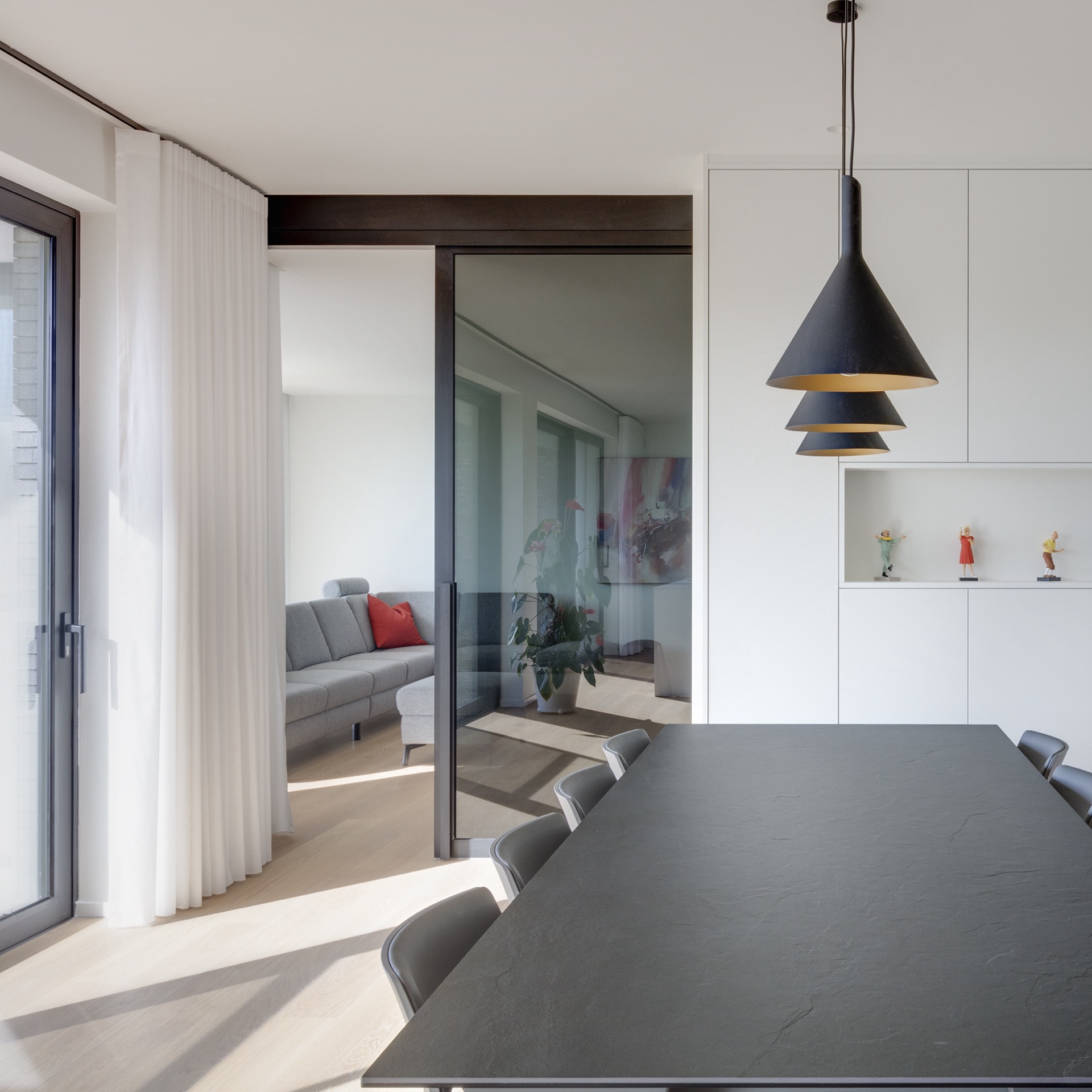 porta scorrevole steel look: parete in vetro steel look con cornice nera e rivestimento murale testurizzato, Luxury, Design, Exclusive, Modern, Custom Made, Special, Beautiful