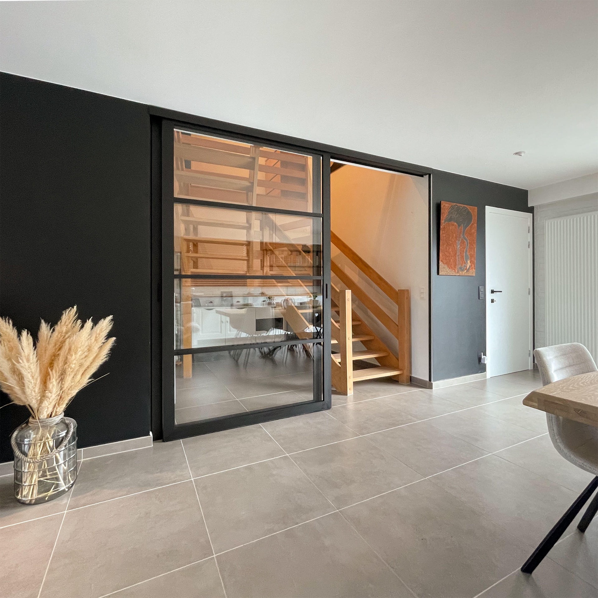 porta scorrevole steel look: parete porta in vetro steel look con profili neri e vista sulla scala, Luxury, Design, Exclusive, Modern, Custom Made, Special, Beautiful