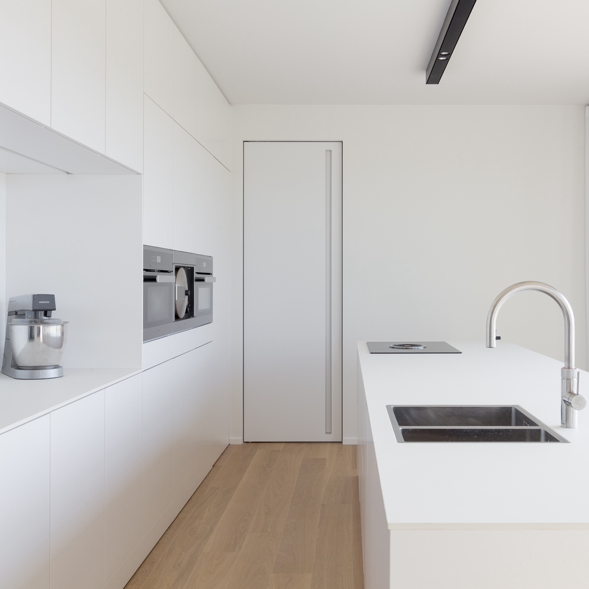puertas interiores modernas con marco de puerta minimalista: puerta interior moderna en cocina minimalista con marco, Luxury, Design, Exclusive, Modern, Custom Made, Special, Beautiful