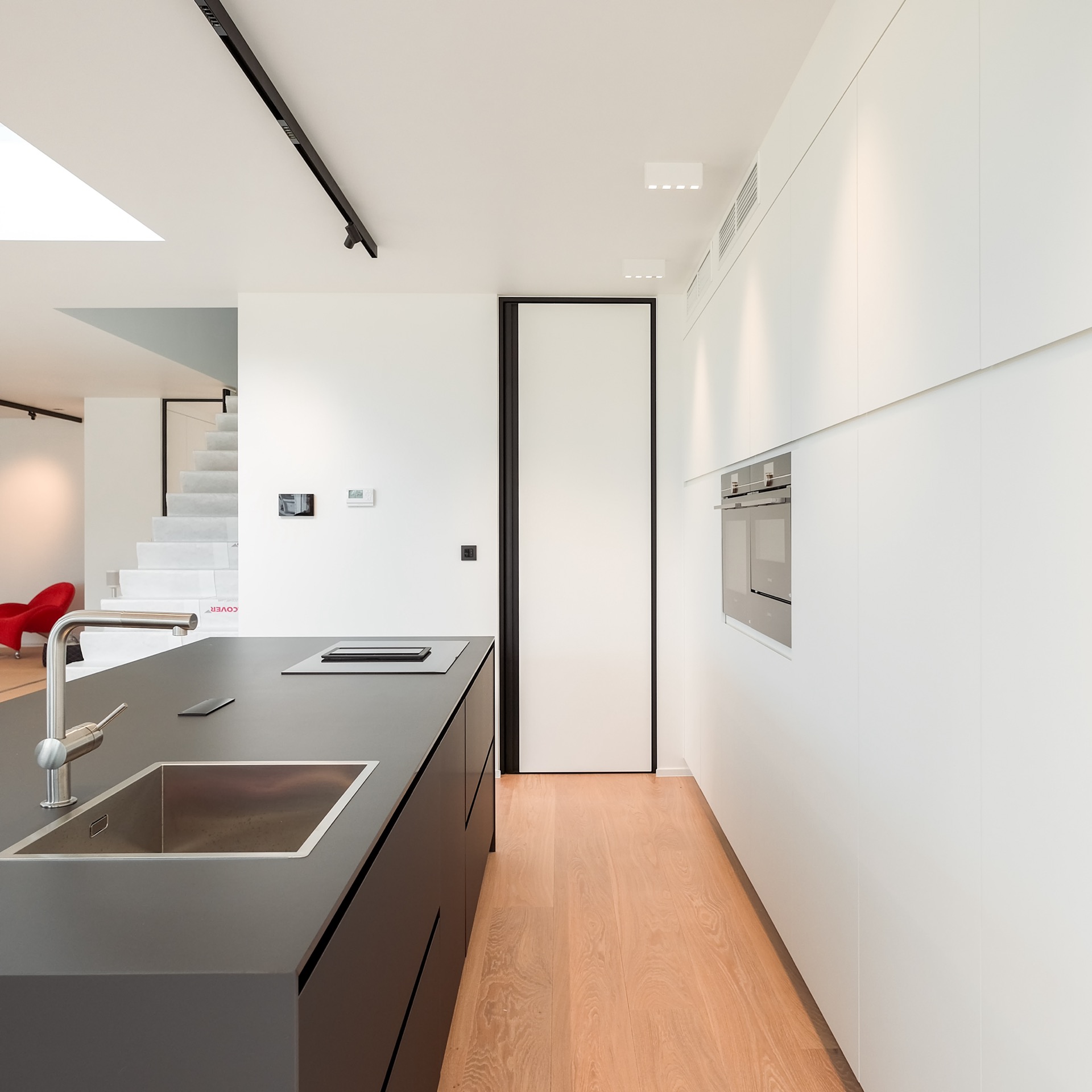 puertas interiores modernas con marco de puerta minimalista: vista general de puertas interiores blancas con marcos, Luxury, Design, Exclusive, Modern, Custom Made, Special, Beautiful