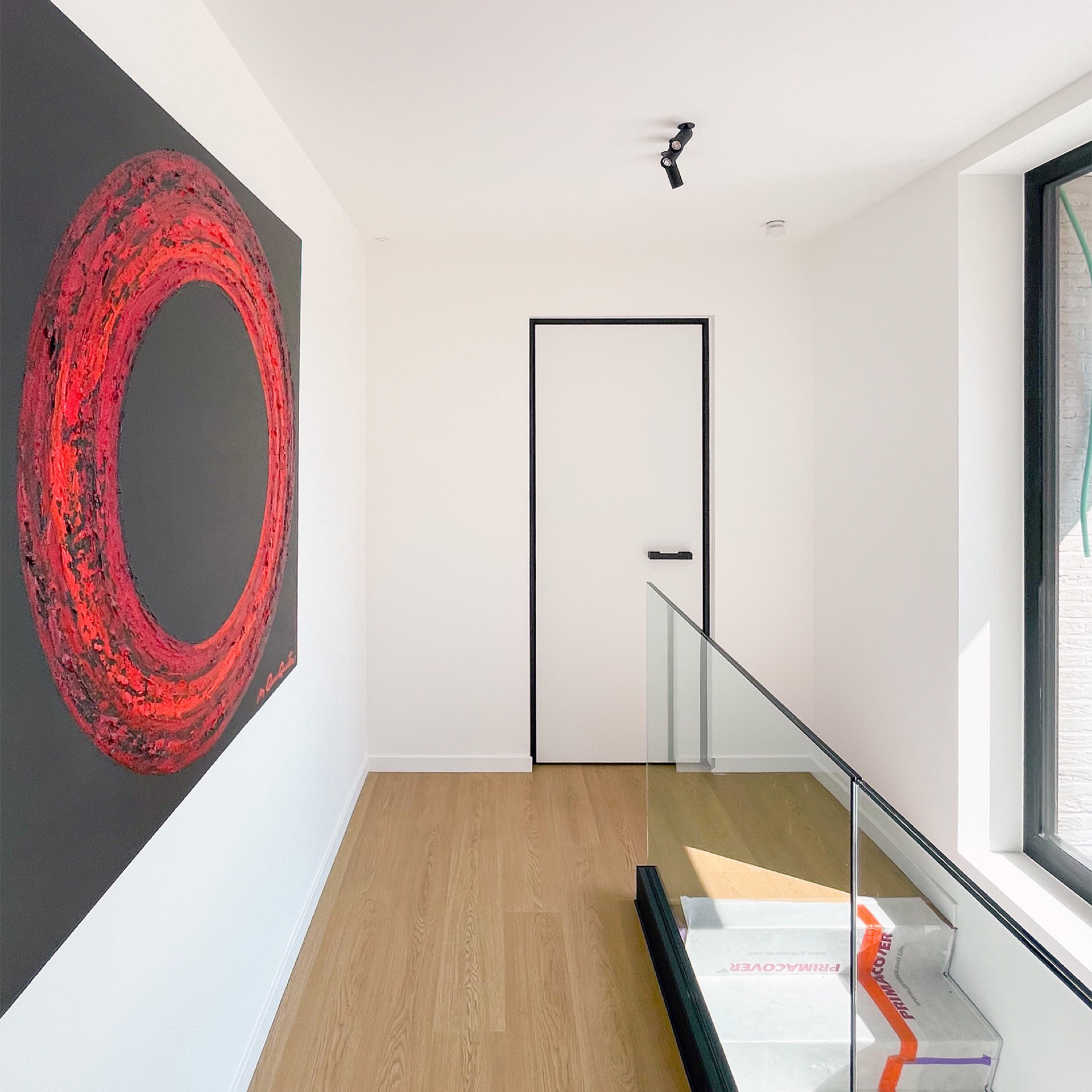 puertas interiores modernas con marco de puerta minimalista: detalle de puerta interior blanca moderna con borde de marco, Luxury, Design, Exclusive, Modern, Custom Made, Special, Beautiful