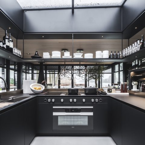 Wand en keuken afwerking luxe Villa Reeuwijk