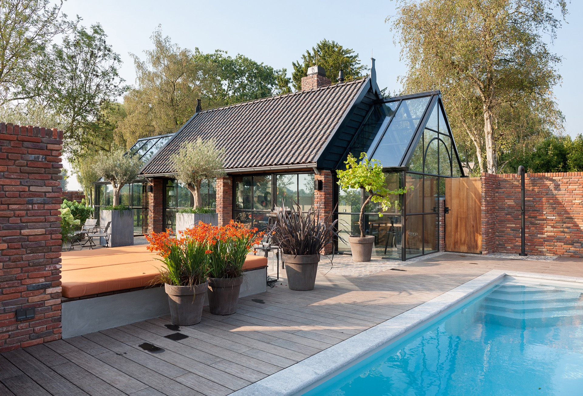 serra vetrata cucina outdoor: vista d’insieme della serra vetrata con facciata in vetro, muratura in mattoni e pannelli in, Luxury, Design, Exclusive, Modern, Custom Made, Special, Beautiful