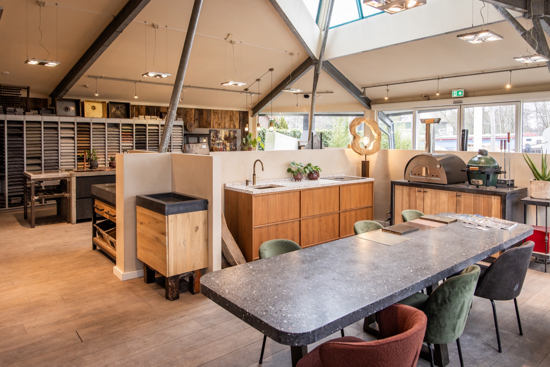 showroom de cocina y baño a medida: showroom voor maatwerk keukens en badkamers met uitgebreide materiaalstalen, Luxury, Design, Exclusive, Modern, Custom Made, Special, Beautiful