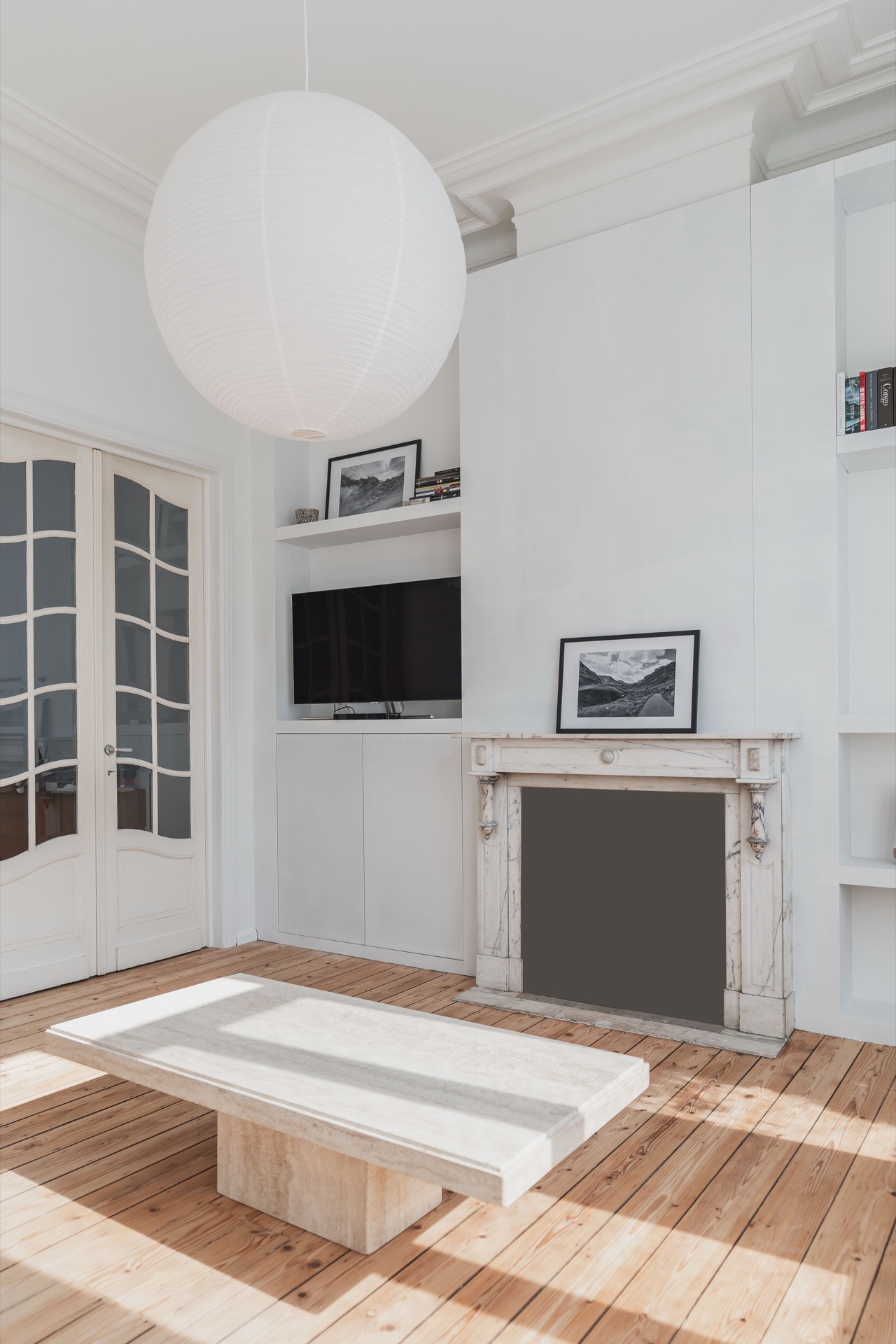 handleless walnut kitchen: white wall niches and open shelves in a bright living room with parquet floor, Luxe, Design, Exclusief, Modern, Maatwerk, Bijzondere, Mooie
