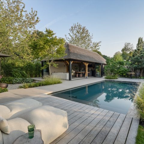 Multifunctioneel poolhouse als woondroom