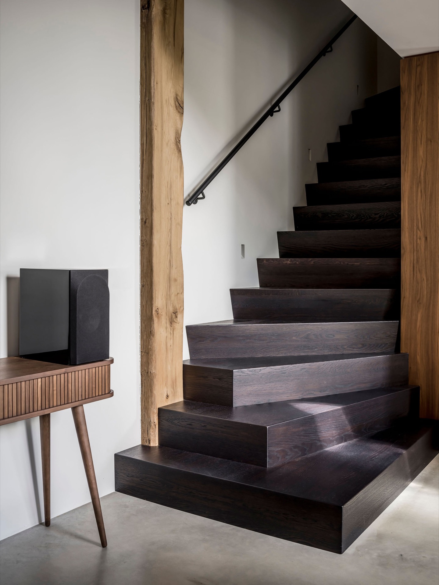 custom walnut kitchen with natural stone countertop: staircase and kitchen transition with walnut walls and a glass niche, Luxe, Design, Exclusief, Modern, Maatwerk, Bijzondere, Mooie