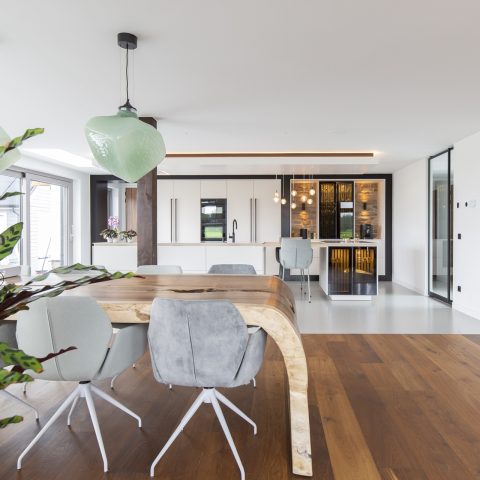 Een woning met een rustige basis en warme elementen