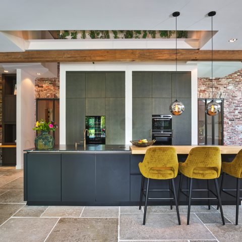 Luxe open keuken met kookeiland van next125 in Twente