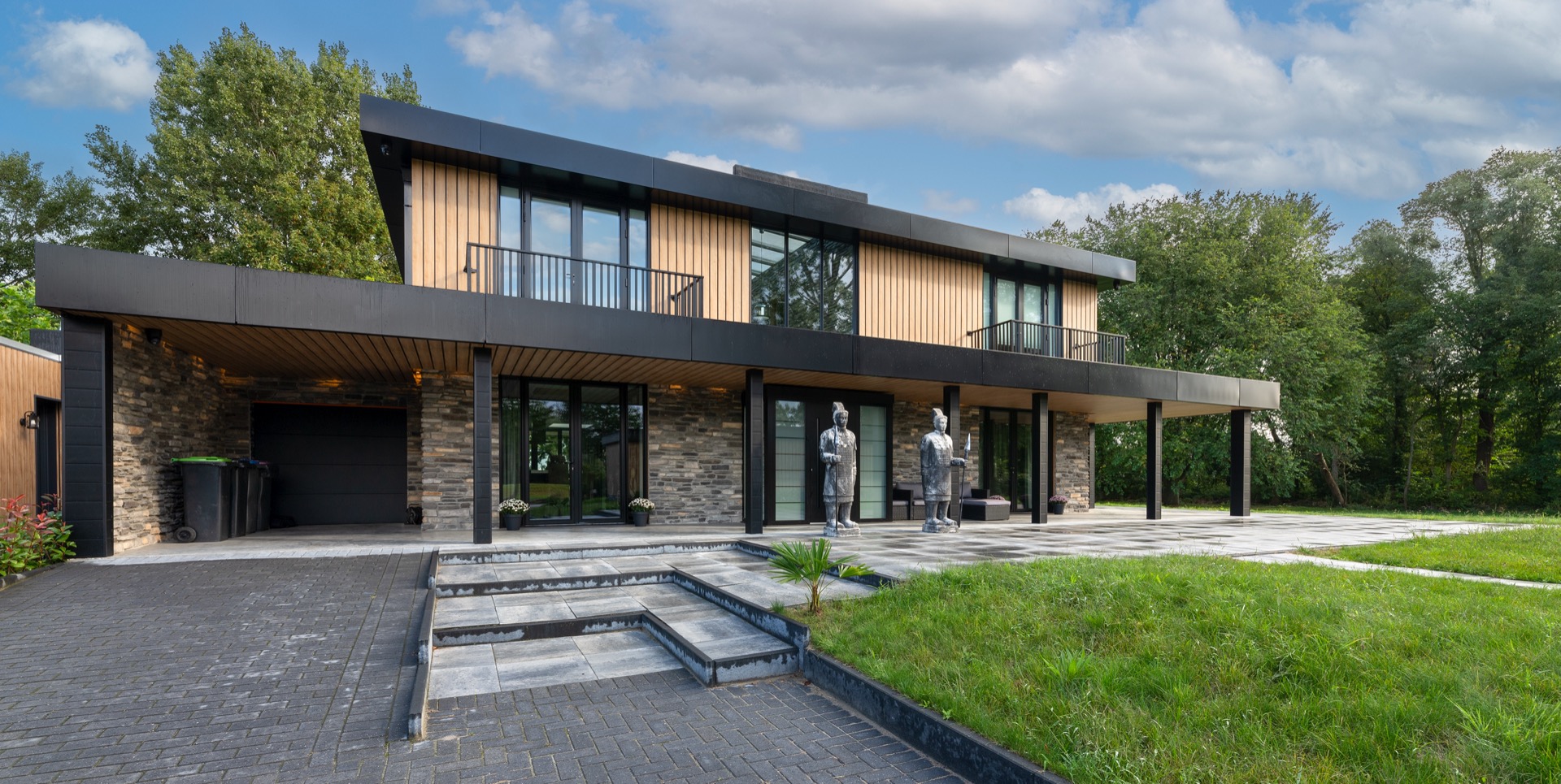 modern home natural stone strip cladding: modern facade with natural stone and covered terrace with black frames and large, Luxe, Design, Exclusief, Modern, Maatwerk, Bijzondere, Mooie