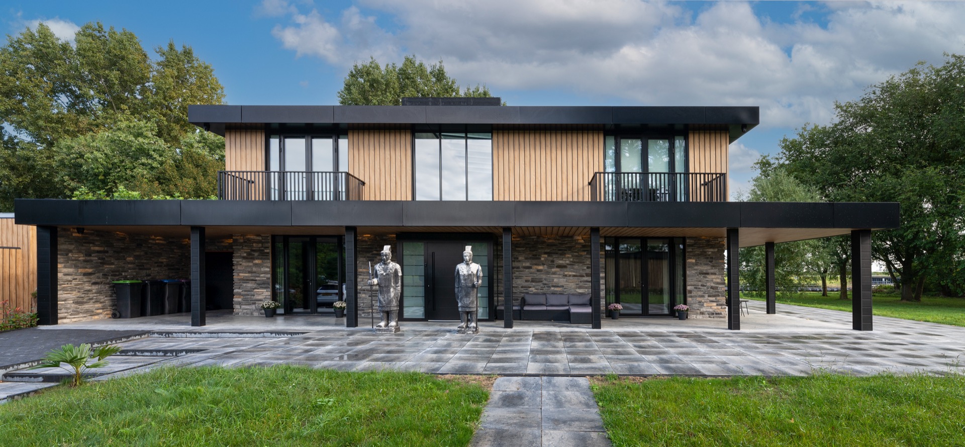 modern home natural stone strip cladding: modern villa facade with natural stone strips and covered terrace with large glass, Luxe, Design, Exclusief, Modern, Maatwerk, Bijzondere, Mooie