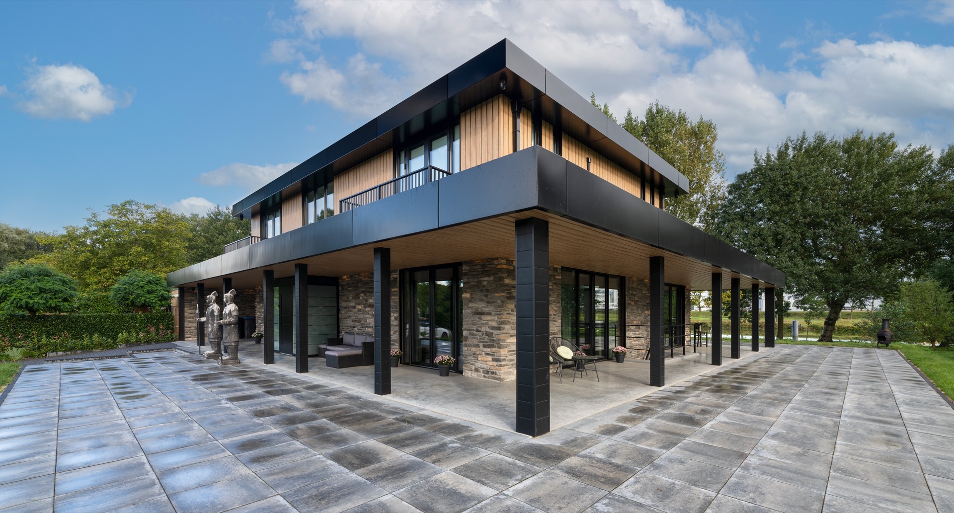 modern home natural stone strip cladding: corner view of modern villa with wood cladding, natural stone base and covered, Luxe, Design, Exclusief, Modern, Maatwerk, Bijzondere, Mooie