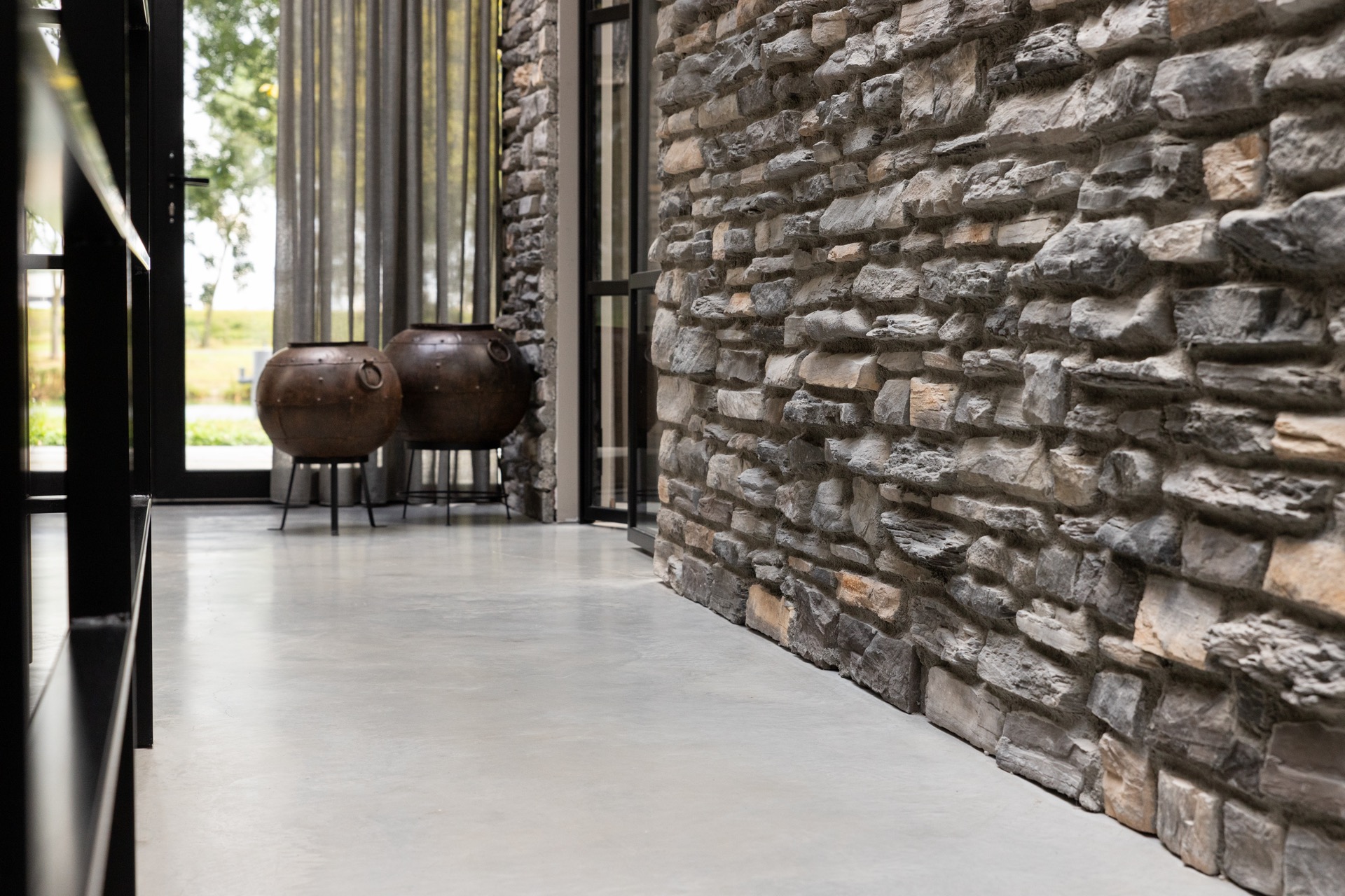 modern home natural stone strip cladding: close-up of natural stone wall with hanging lamp and glass facade opening with, Luxe, Design, Exclusief, Modern, Maatwerk, Bijzondere, Mooie