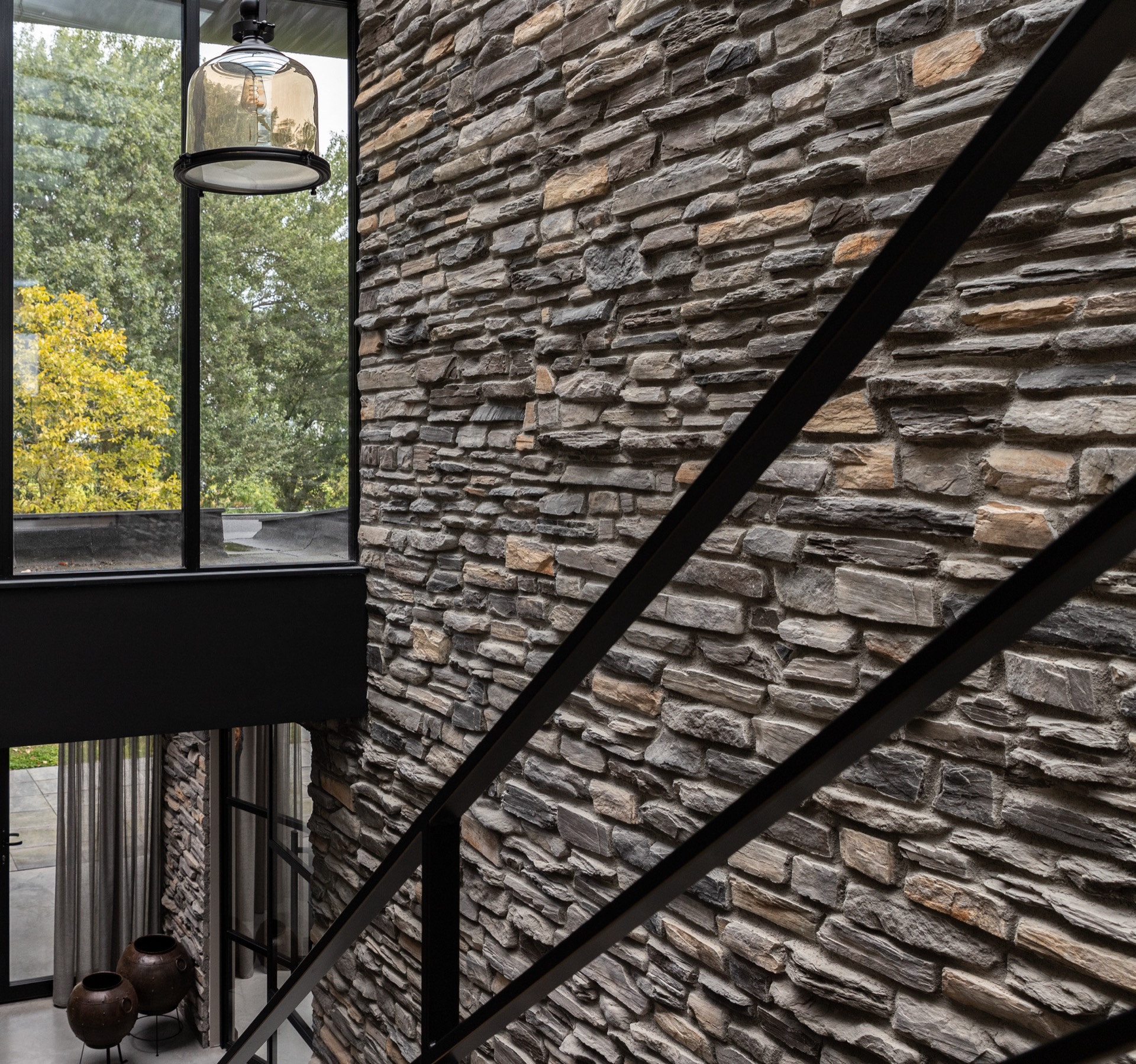 modern home natural stone strip cladding: interior view with natural stone wall, large glass openings and curtains at a, Luxe, Design, Exclusief, Modern, Maatwerk, Bijzondere, Mooie