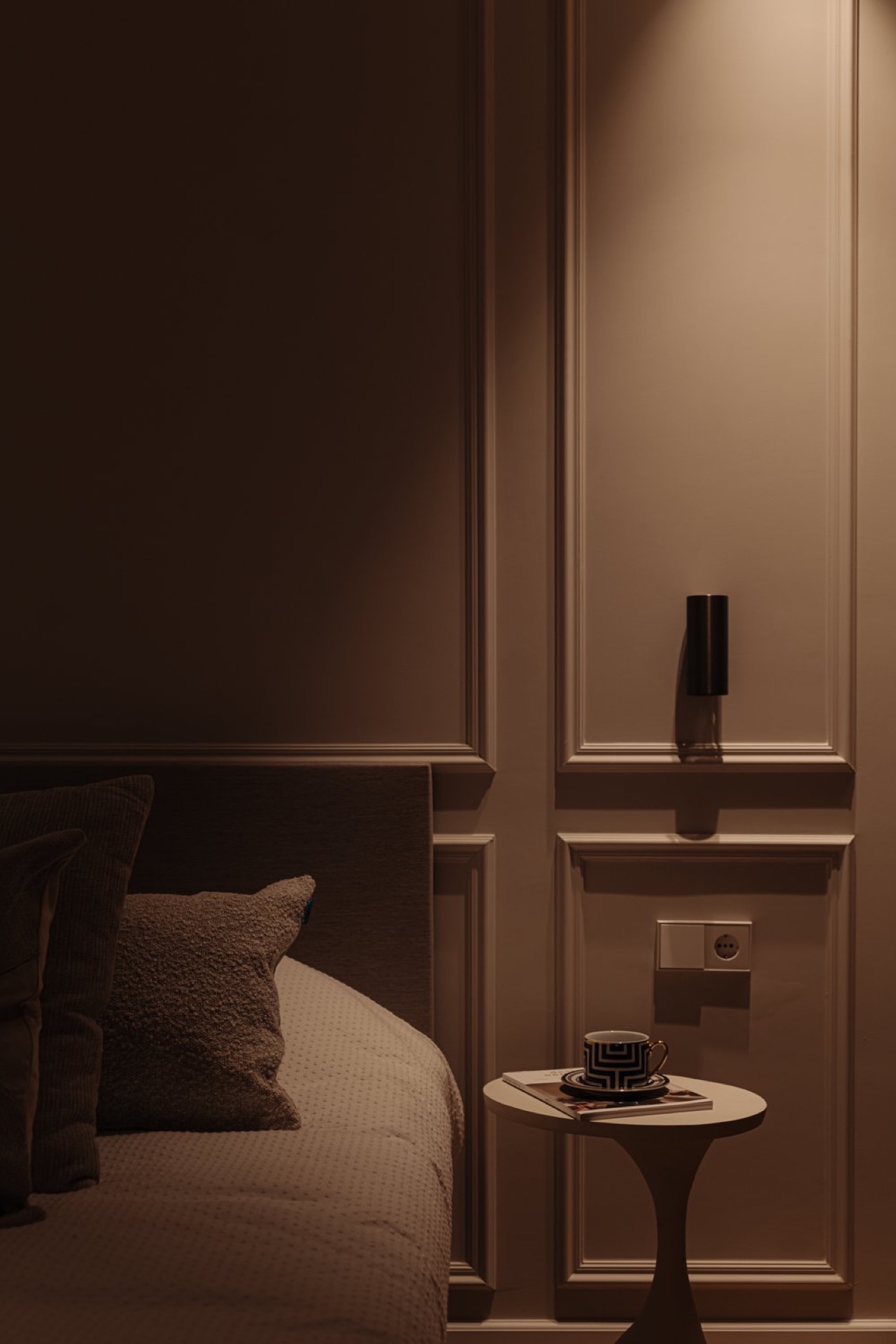 ristrutturazione case di campagna: dettaglio bagno con specchio sopra il mobile del lavabo, legno caldo e piano in pietra, Luxury, Design, Exclusive, Modern, Custom Made, Special, Beautiful