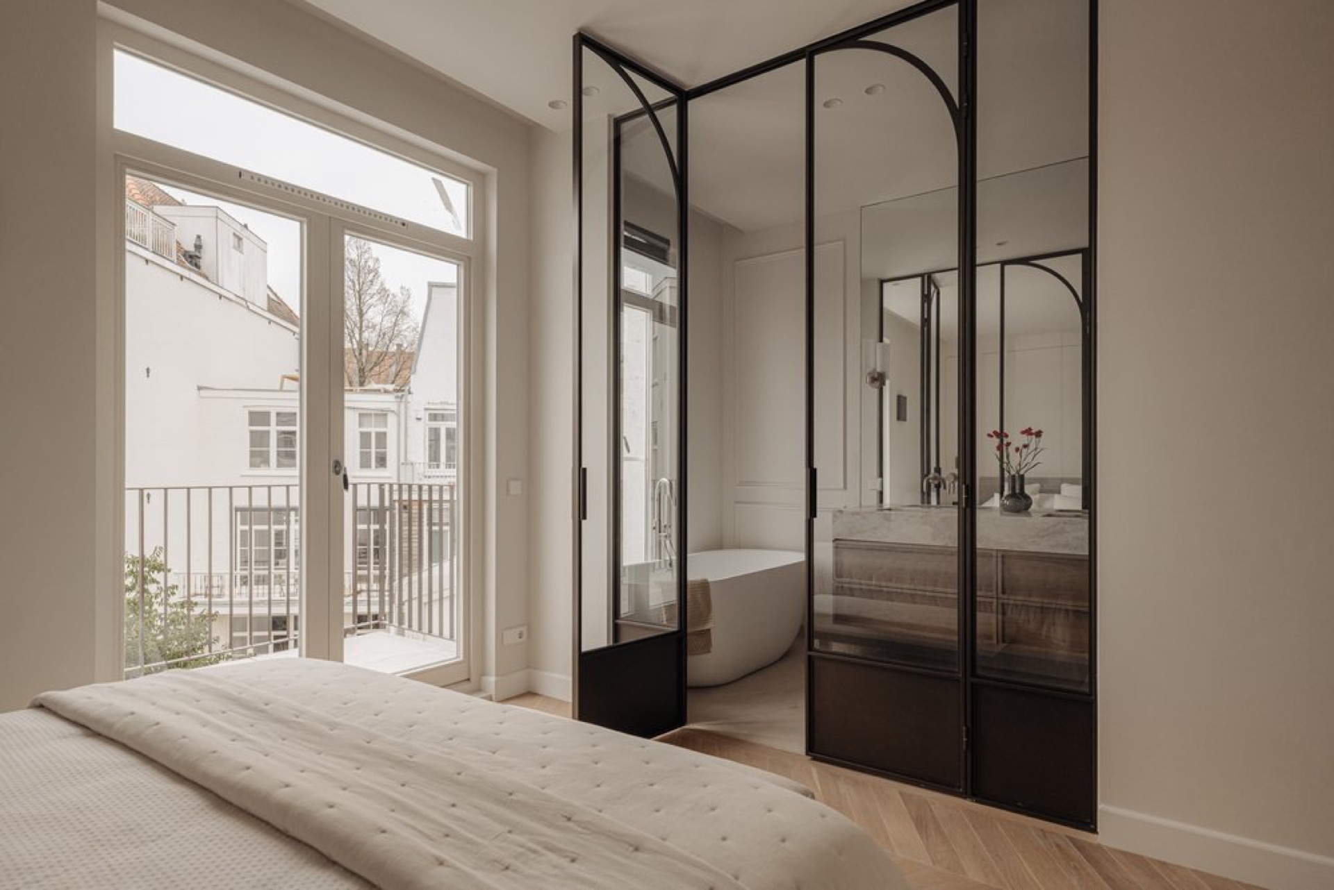 ristrutturazione case di campagna: bagno con vasca freestanding, box doccia in vetro e piano lavabo in pietra naturale, Luxury, Design, Exclusive, Modern, Custom Made, Special, Beautiful