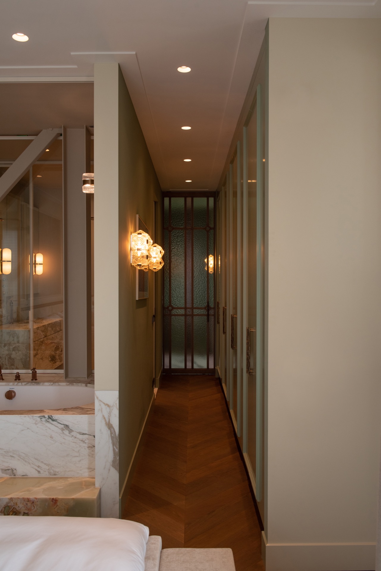 custom interior with marble accents: long hallway with recessed lights and doors featuring stained-glass-like patterns and, Luxe, Design, Exclusief, Modern, Maatwerk, Bijzondere, Mooie