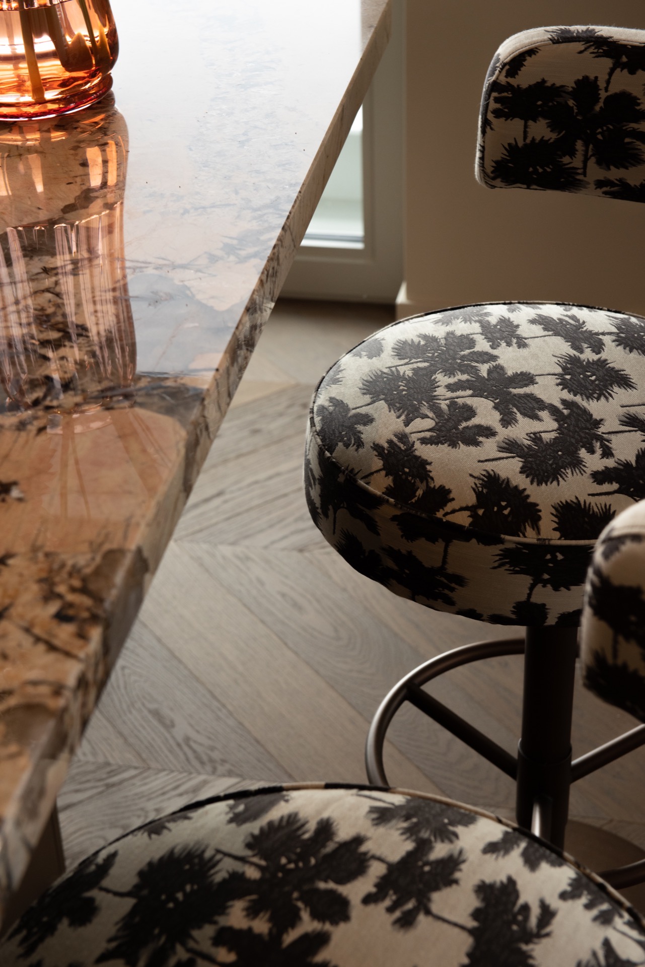 custom interior with marble accents: interior detail with marble-like stone finish and glass elements beside a chair, Luxe, Design, Exclusief, Modern, Maatwerk, Bijzondere, Mooie