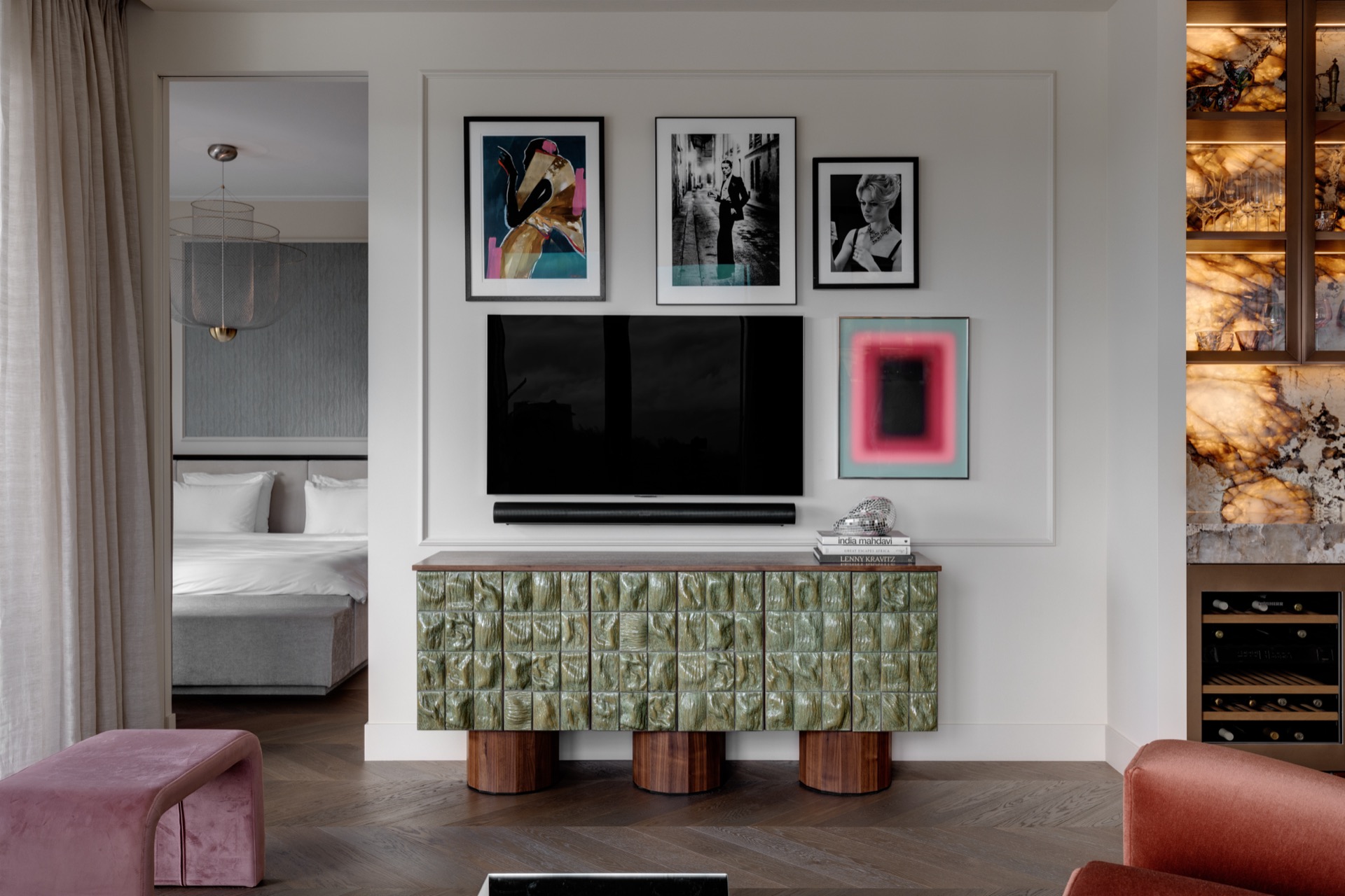 custom interior with marble accents: luxury media wall with built-in TV area and custom cabinet front with textured finish, Luxe, Design, Exclusief, Modern, Maatwerk, Bijzondere, Mooie