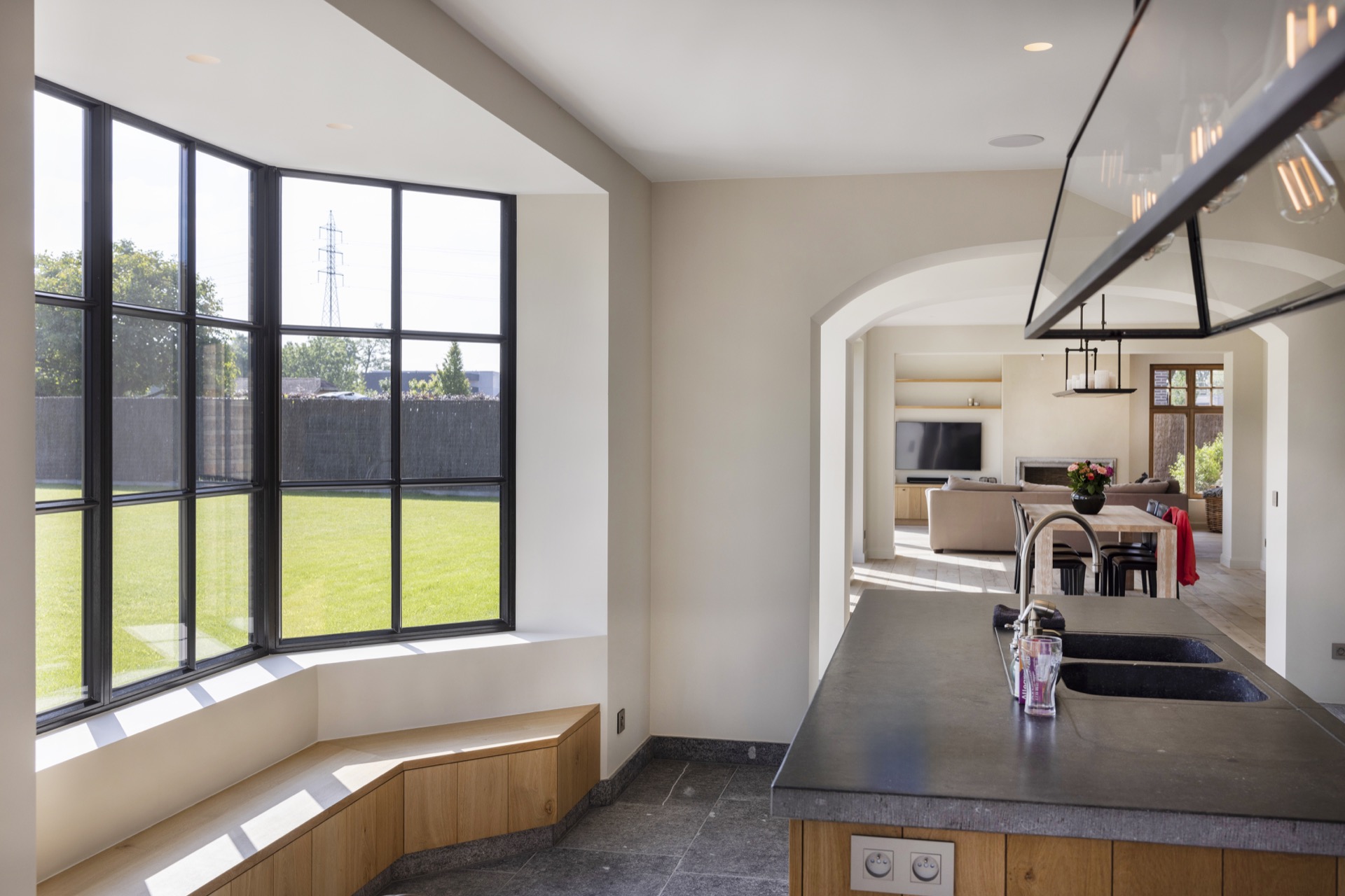 Afrormosia wood joinery project: kitchen with large windows and natural stone countertop, view toward the garden, Luxe, Design, Exclusief, Modern, Maatwerk, Bijzondere, Mooie