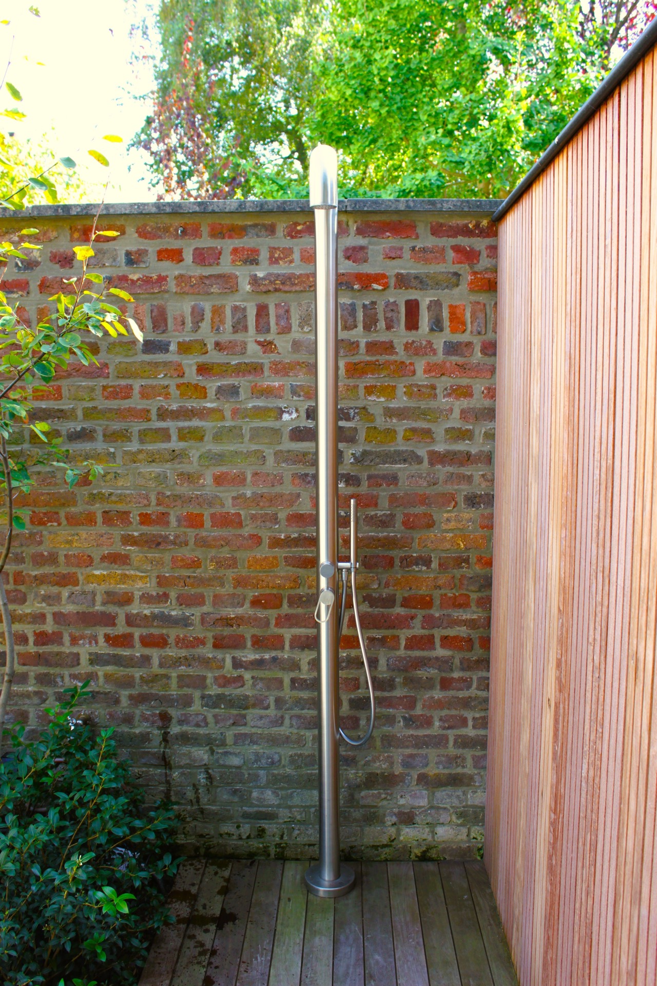 pool lounge area: outdoor light on a metal pole by a brick wall and wooden screen in the garden, Luxury, Design, Exclusive, Modern, Custom Made, Special, Beautiful