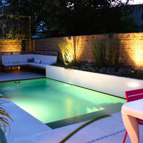 Patiotuin met zwembad te Maastricht