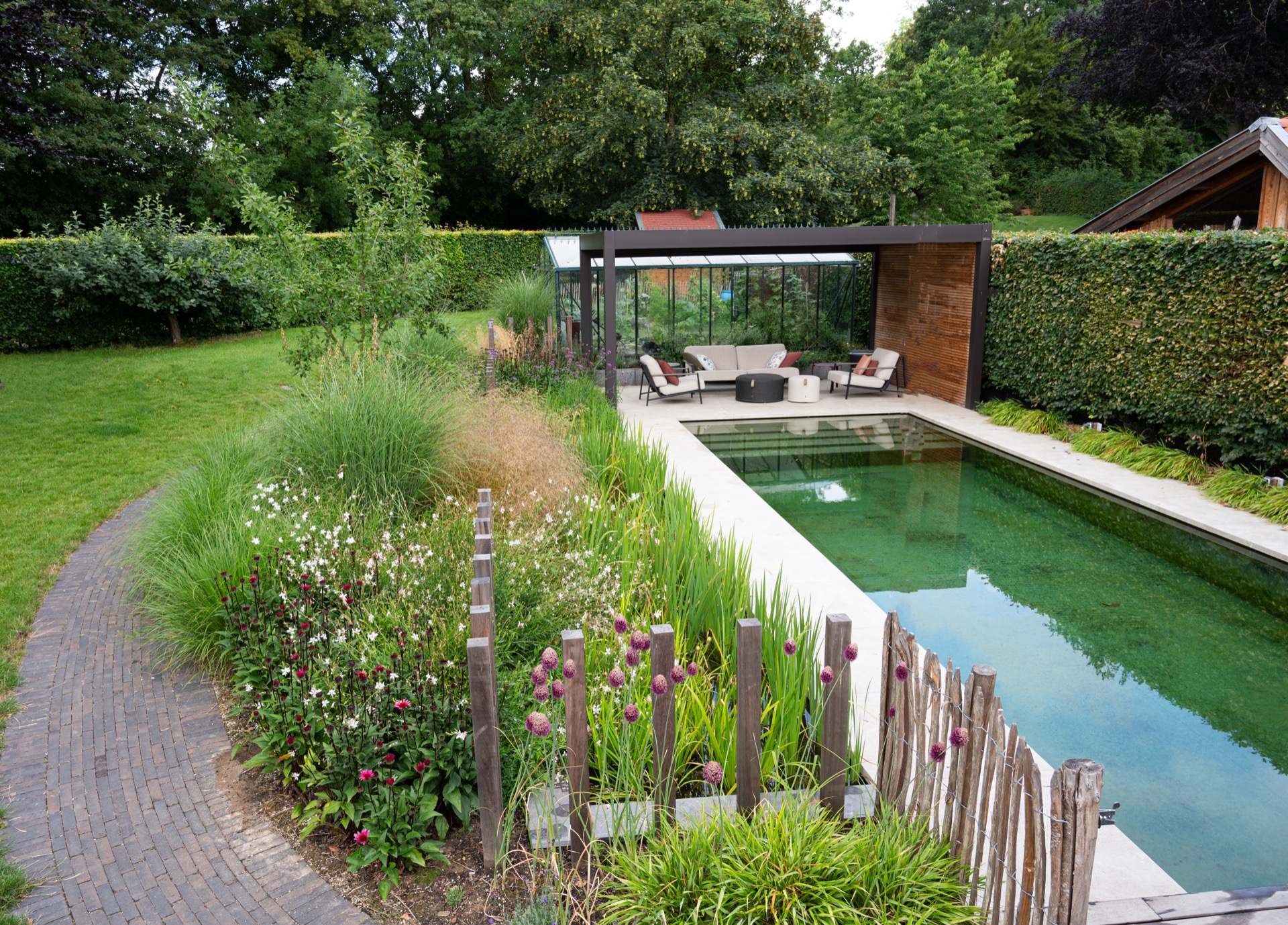 Piscina naturale con copertura e sedute vista dal sentiero del giardino, Luxury, Design, Exclusive, Modern, Custom Made, Special, Beautiful