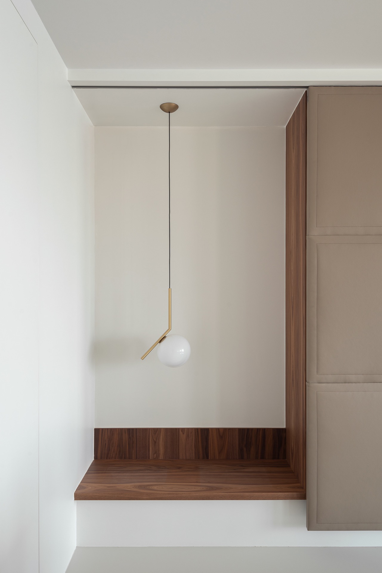 penthouse interior renovation: hall interior with built-in wood shelves and subtle pendant lighting, Luxe, Design, Exclusief, Modern, Maatwerk, Bijzondere, Mooie