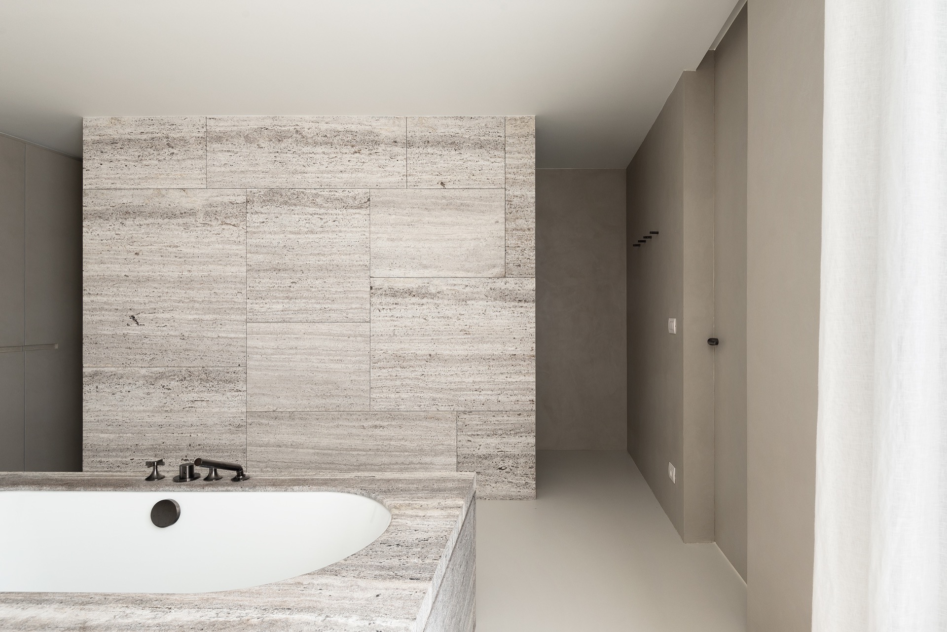 penthouse interior renovation: bathroom with long natural stone vanity top and walnut cabinet panels, Luxe, Design, Exclusief, Modern, Maatwerk, Bijzondere, Mooie