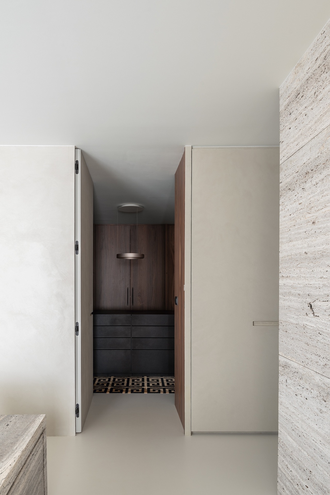 penthouse interior renovation: entrance hall with long walnut cabinet wall and hanging lights with multiple points, Luxe, Design, Exclusief, Modern, Maatwerk, Bijzondere, Mooie