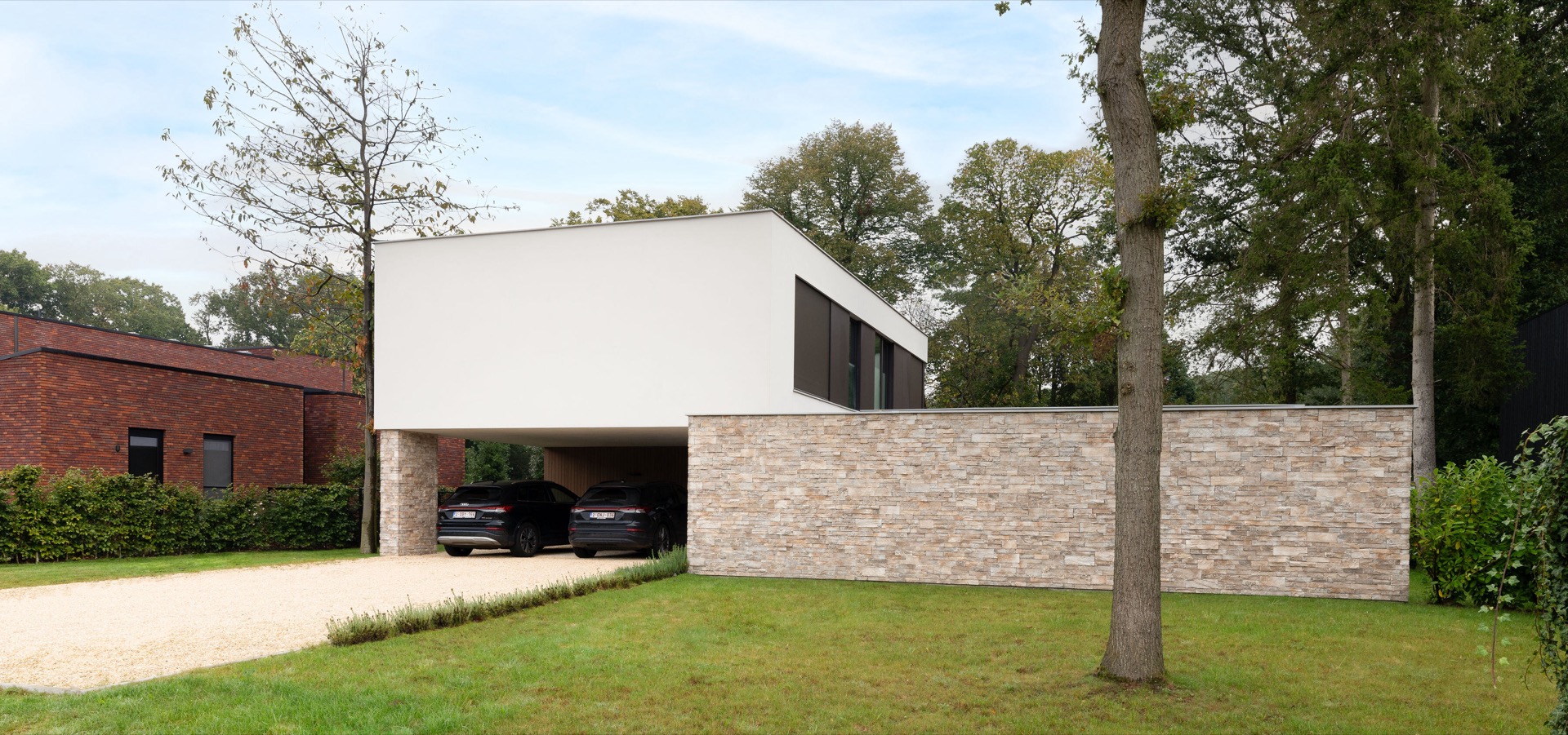 rivestimento in pietra naturale: Villa moderna con e carport, volumi bianchi e grandi finestre, Luxury, Design, Exclusive, Modern, Custom Made, Special, Beautiful