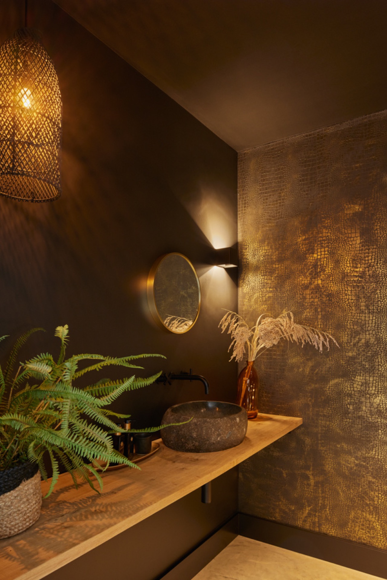 mediterranean-inspired interior with natural light and exposed wooden beams, Luxe, Design, Exclusief, Modern, Maatwerk, Bijzondere, Mooie