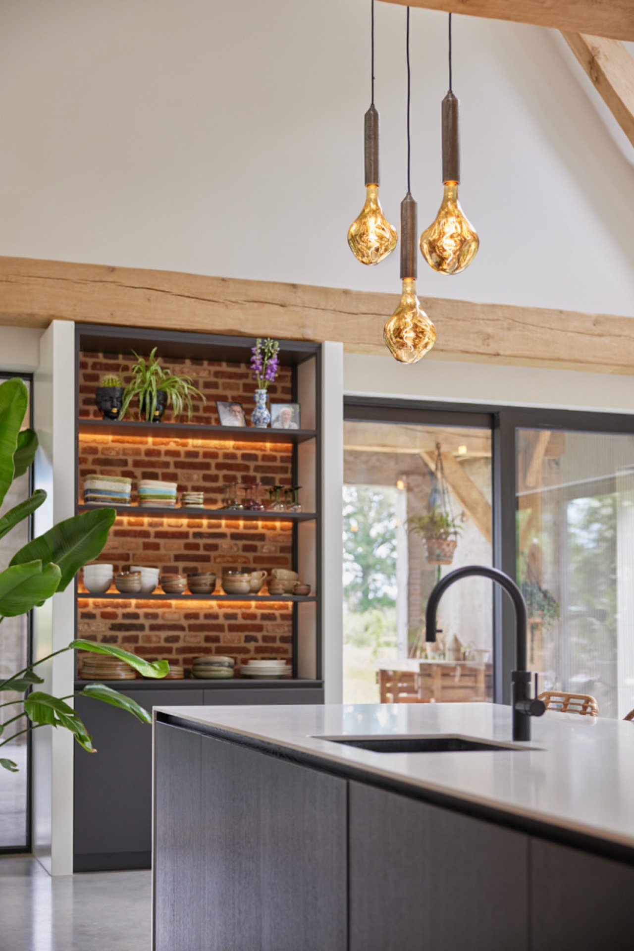 mediterranean-inspired interior with natural light and exposed wooden beams: bright living space with wooden beams, hanging, Luxe, Design, Exclusief, Modern, Maatwerk, Bijzondere, Mooie