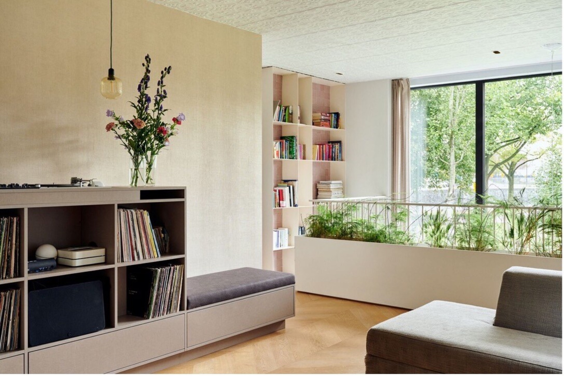 indoor-outdoor connection home: view from inside to the terrace through a glass door and greenery outside, Luxe, Design, Exclusief, Modern, Maatwerk, Bijzondere, Mooie