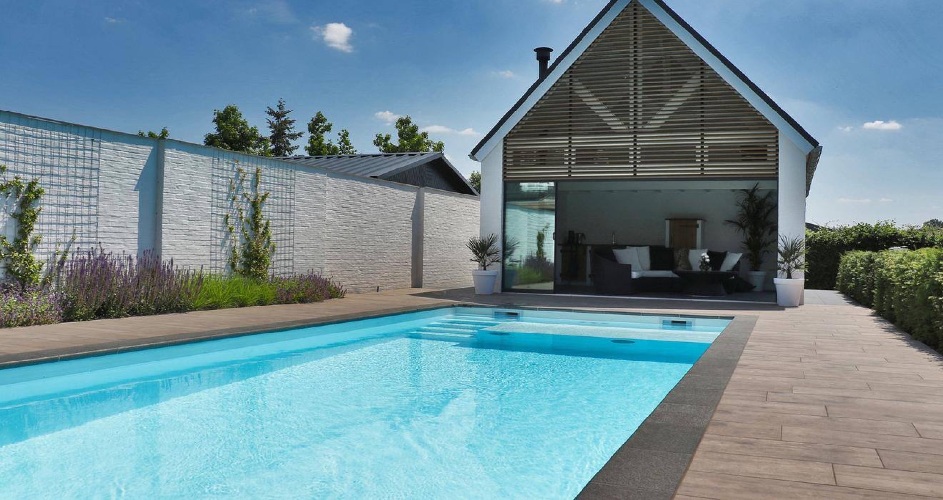 piastrelle in ceramica per patio 2 cm: piscina in giardino moderno con piastrelle in ceramica e bordo della terrazza, Luxury, Design, Exclusive, Modern, Custom Made, Special, Beautiful