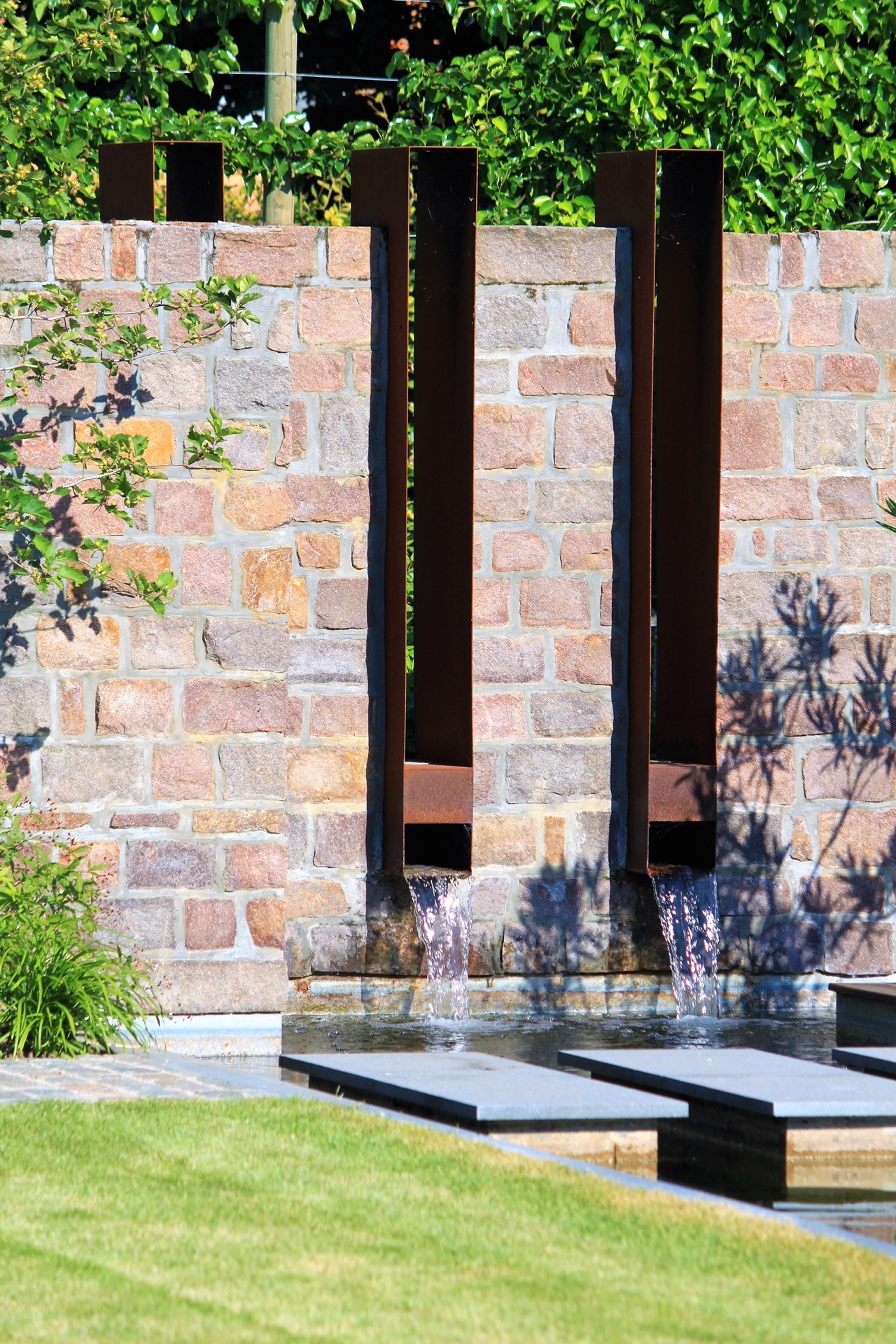 estanque de natación jardín: swimming pond backyard: garden path with ornamental grasses and blooms along the border near, Luxury, Design, Exclusive, Modern, Custom Made, Special, Beautiful