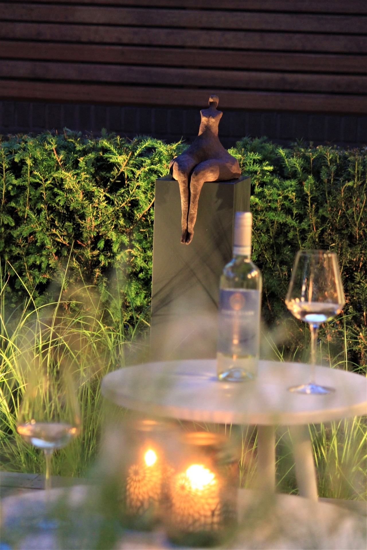 giardino moderno: dettaglio serale: punto fuoco come accento da giardino con luce calda sopra la vegetazione, Luxury, Design, Exclusive, Modern, Custom Made, Special, Beautiful