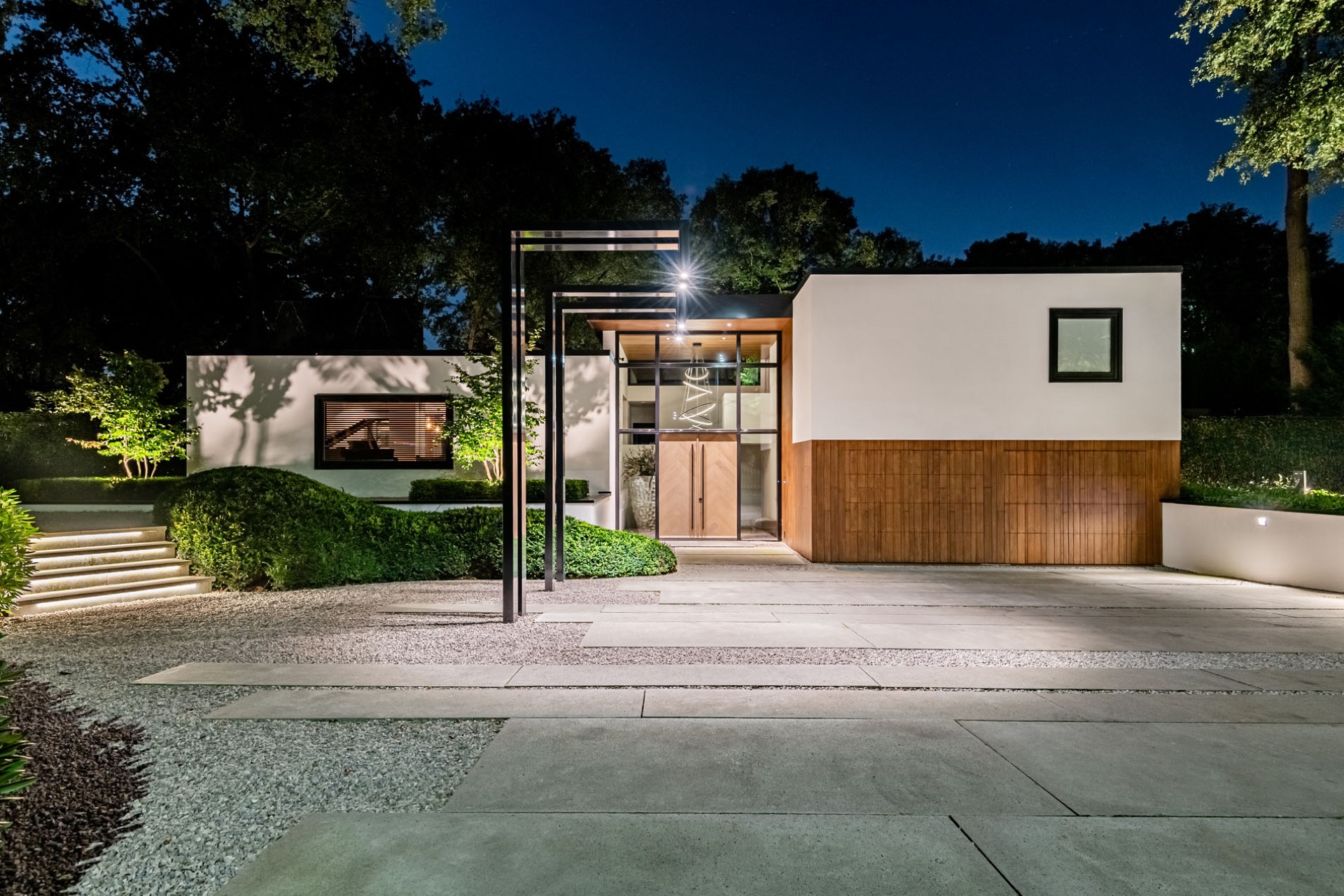 giardino di villa moderno con tettoia in vetro: moderne villatuin met overkapping en binnen-buiten overgang, Luxury, Design, Exclusive, Modern, Custom Made, Special, Beautiful